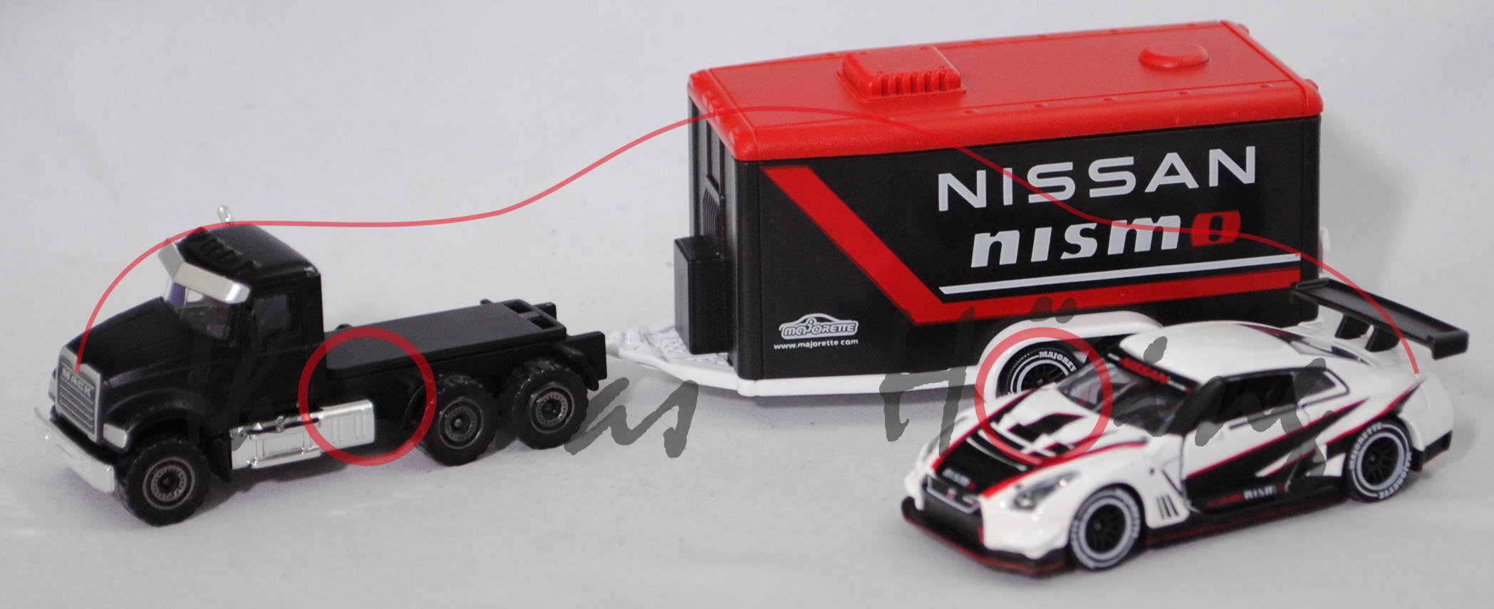 MACK Granite + Autotransporter + Nissan GT-R NISMO GT3 vom Team nismo, majorette, Blister