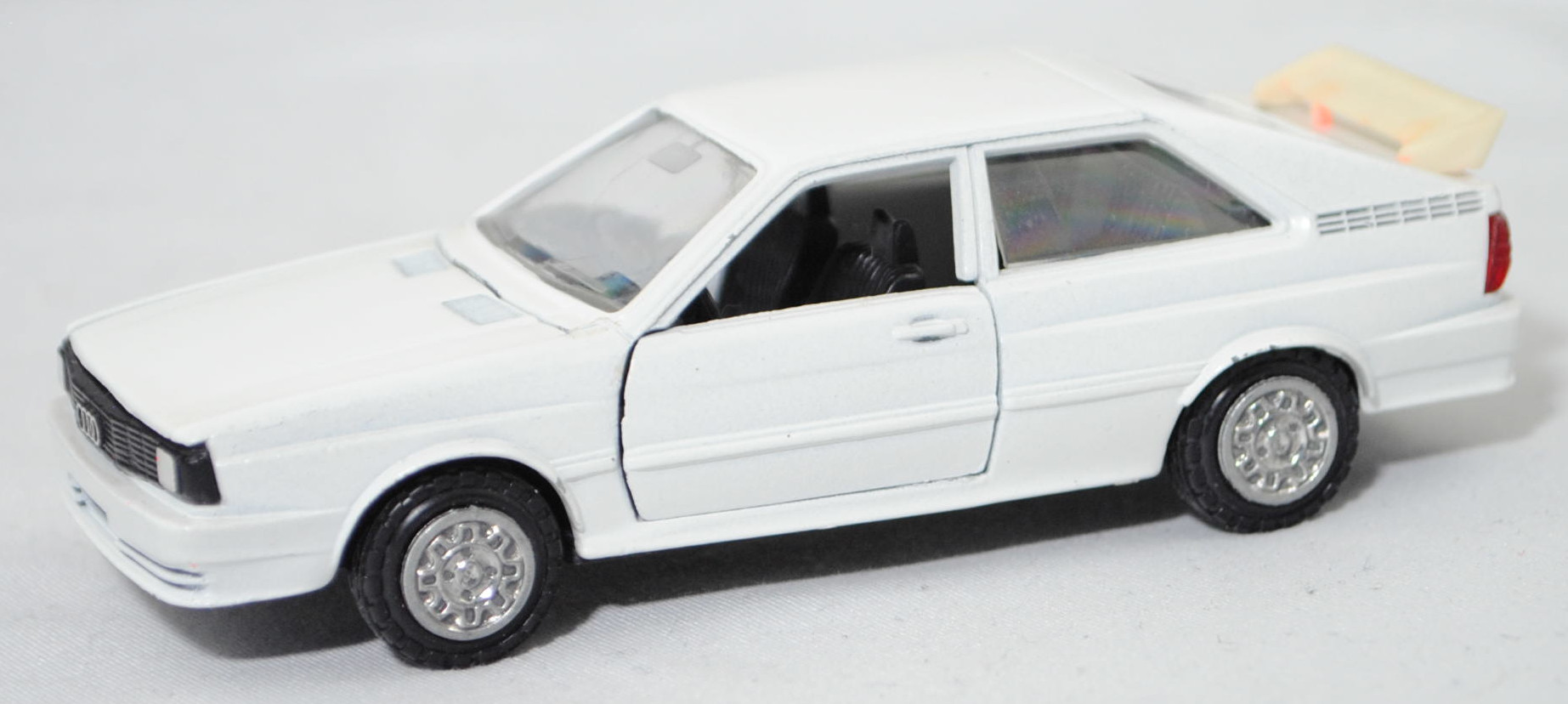 Audi quattro Gruppe 4 (1. Generation, B2 / R1, Typ 85Q, Homologationsnummer 671, Modell 1981-1982), alpinweiß (Verkaufskennzeichen P1, Farbcode L90E), Conrad, 1:43, m-