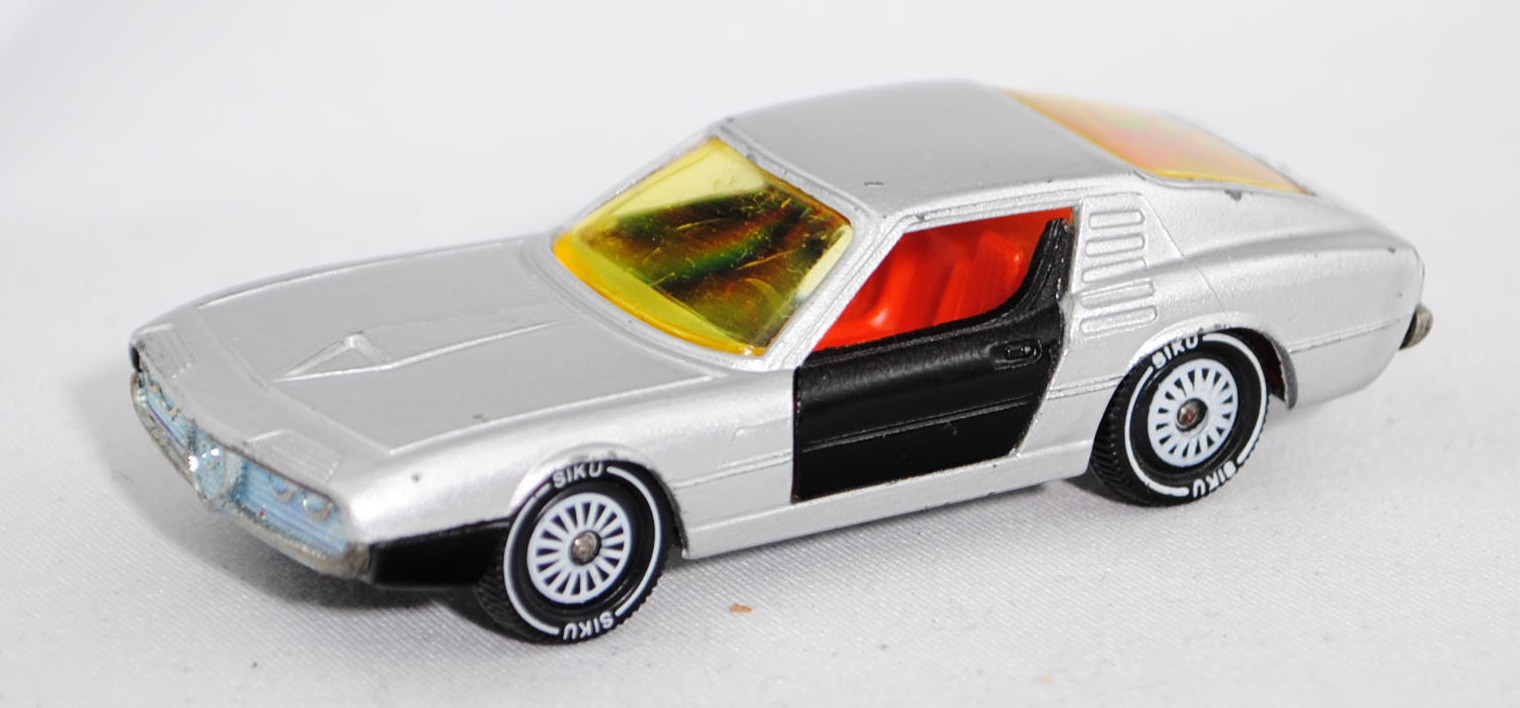 Alfa Romeo Montreal (Tipo 105.64, Modell 1970-1977), silbergraumetallic/schwarz, innen rotorange, Le