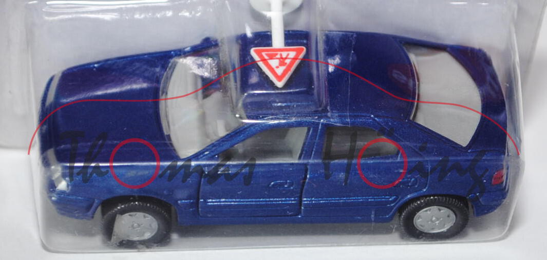 Citroen Xantia 1.8i 16V X (Typ X, Modell 1995-1997), saphirblaumetallic, innen lichtgrau, Lenkrad li