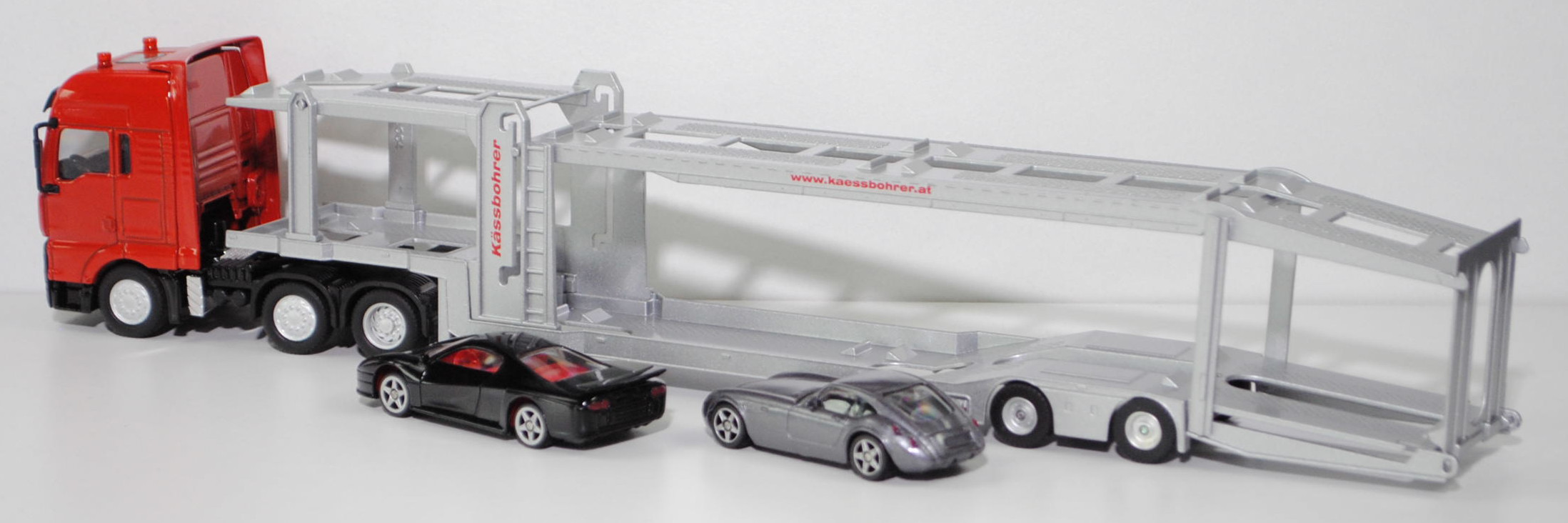 00000 MAN TGA 26.480 XXL mit Kässbohrer Autotransporter ruslan® SP-R 10-18, rot/schwarz/silber; Ladegut: SIKU STORM und Wiesmann GT MF4, SIKU SUPER 1:50, m