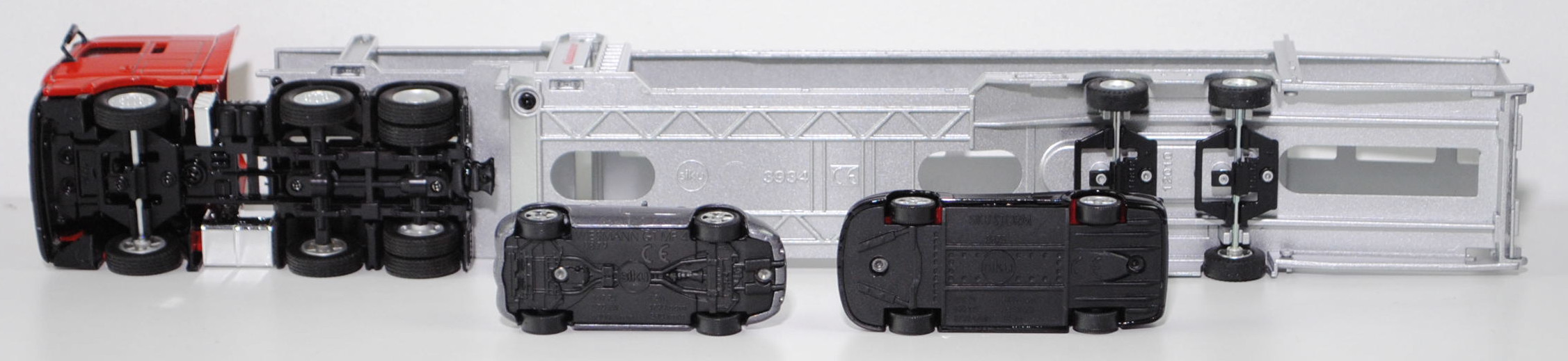 00000 MAN TGA 26.480 XXL mit Kässbohrer Autotransporter ruslan® SP-R 10-18, rot/schwarz/silber; Ladegut: SIKU STORM und Wiesmann GT MF4, SIKU SUPER 1:50, m