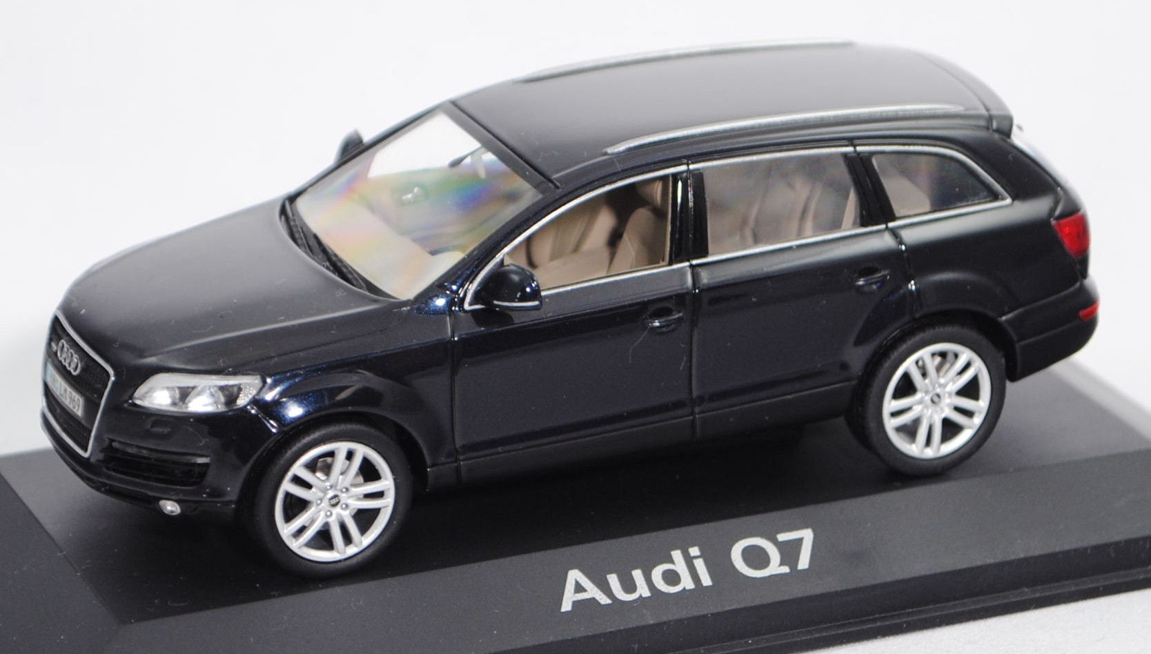 Audi Q7 4.2 FSI quattro (Typ 4L, Modell 2006-2009), kobaltblau, Schuco