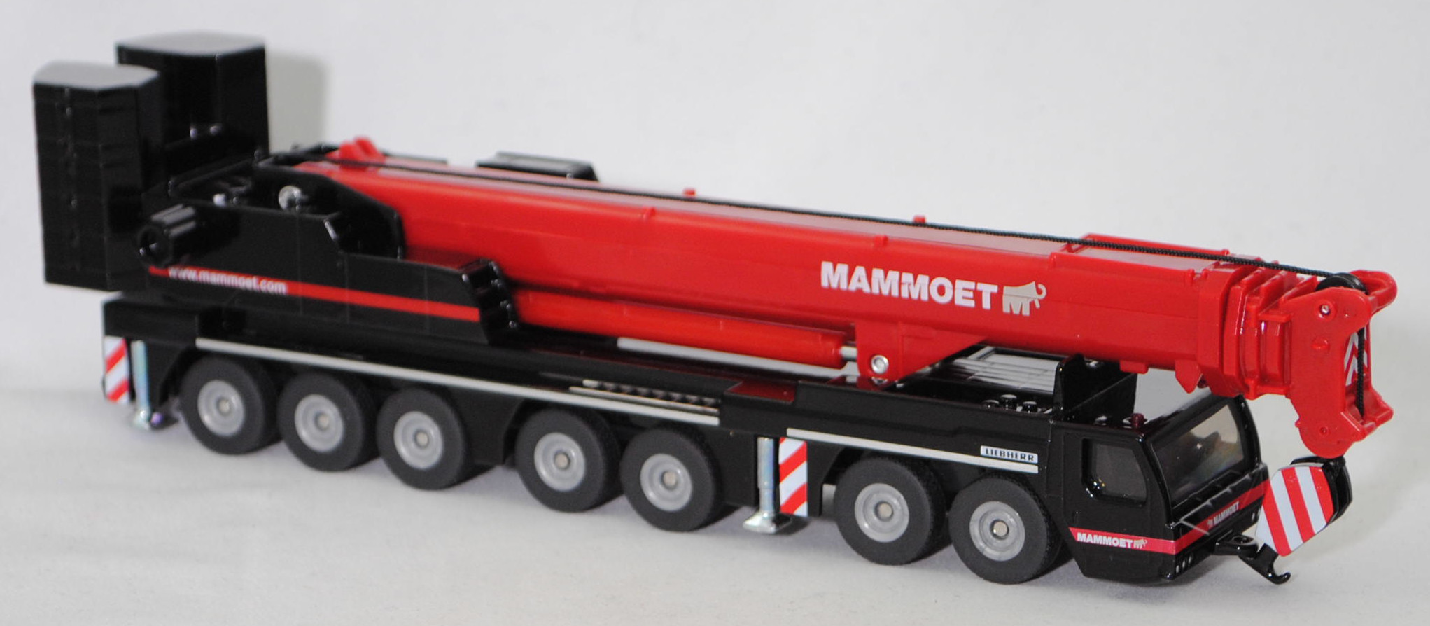 00300 NL LIEBHERR LTM 1400-7.1 Mobilkran (1. Generation, Modell 2005-2022), karminrot/schwarz, MAMMOET / www.mammoet.com, SIKU SUPER, 1:87, Werbeschachtel