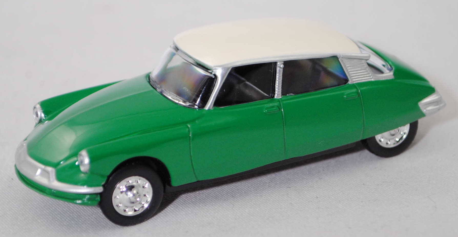 Citroen DS 19 (1. Gen. D-Modelle, Modell 1957-1959), Karosserie minzgrün, Dach perlweiß, Norev, 1:58, mb