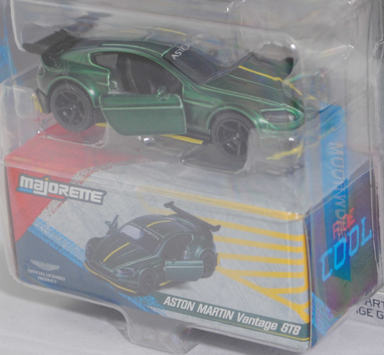 ASTON MARTIN Vantage GT8 (interne Baureihenbezeichnung VH2, Modell 2016-2017) (Nr. 229D), moosgrünmetallic, majorette, 1:60, Blister (SHOWROOM DELUXE CARS)