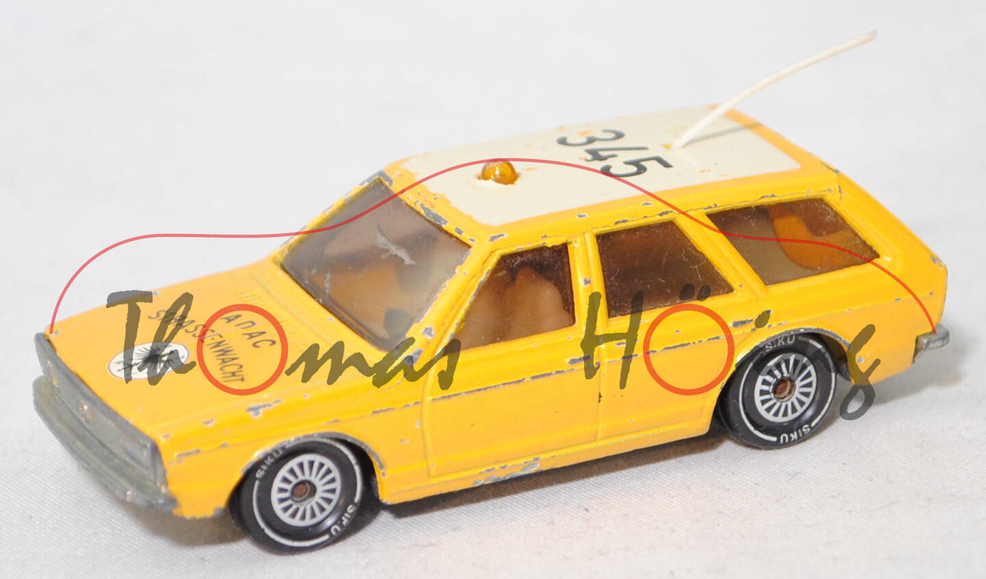 00002 VW Passat Variant LS (B1, Typ 33, Modell 1974-1975) ADAC-Pannenhilfe, kadmiumgelb, ADAC / STRASSENWACHT, R11 glatt, SIKU, 1:55, sc