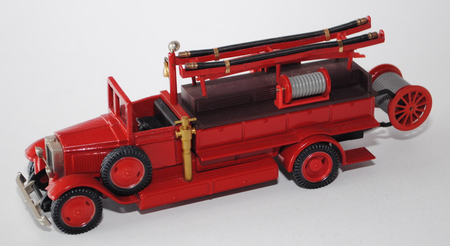 Feuerwehr Löschfahrzeug, offenes Fahrerhaus, karminrot, 1:43, OMO (Russland / ZIS)