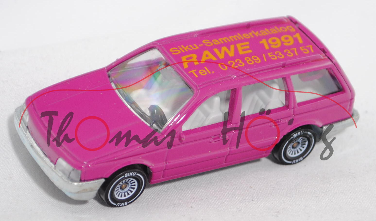 VW Passat Variant (B3, Typ 35i, Modell 1988-1993), verkehrspurpur, RAWE 1991, Kratzer in der Scheibe