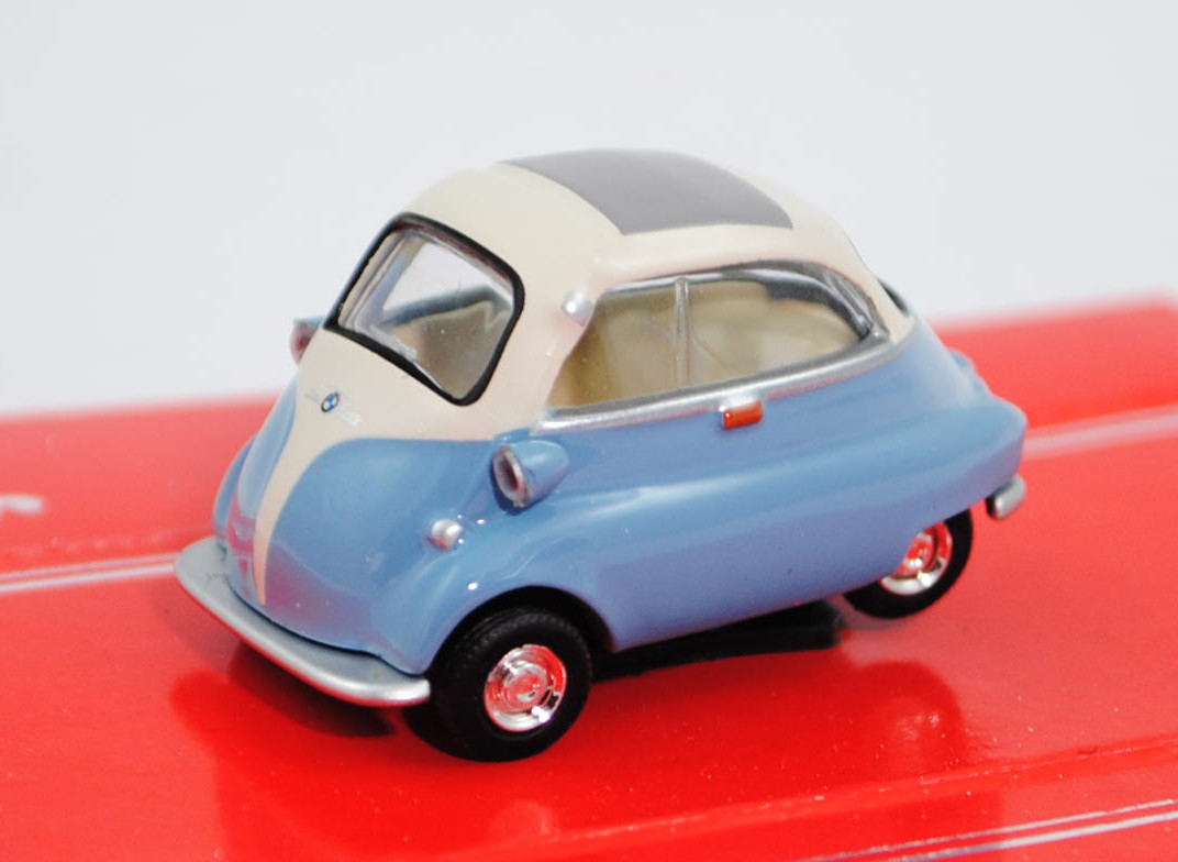 BMW Isetta (Modell 1956-1962), pastellblau/perlweiß, Schuco, 1:64, mb