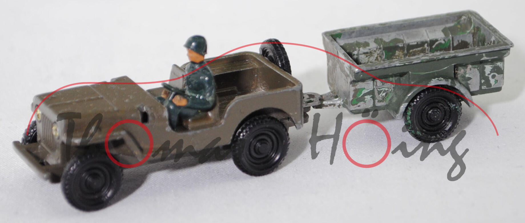 00001 Willys Jeep M38 (MC, Modell 1949-1953) mit Jeep 1/4-to Zweirad-Anhänger Modell T3 (Modell 1942-1945), olivgrün, RV 92, SIKU, sc (Scheibe weg, Anhänger nachlackiert)