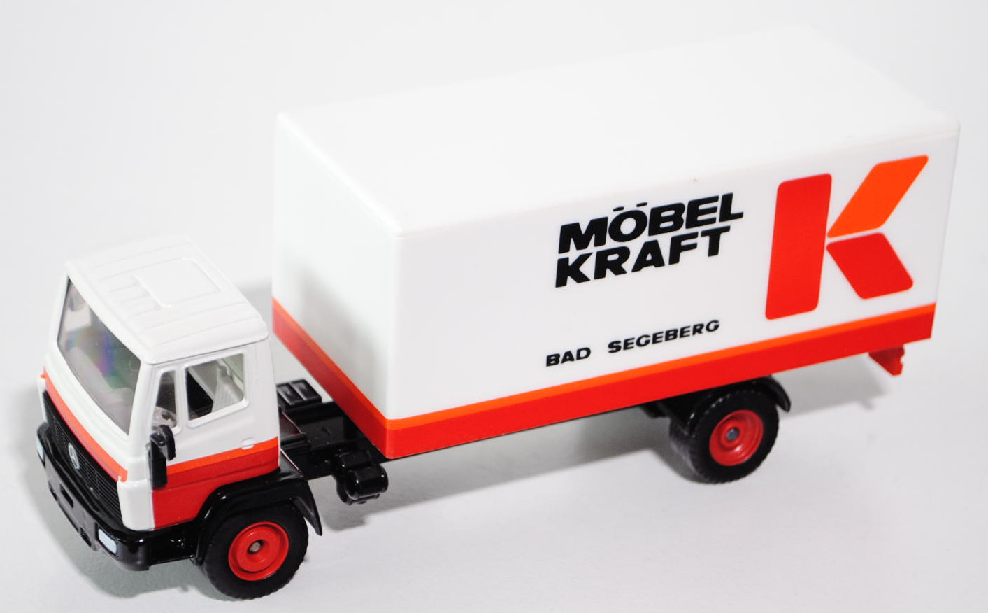 Mercedes LN-2 Koffer LKW, cremeweiß/schwarz, MÖBEL / KRAFT / BAD SEGEBERG, LKW16, ohne Nummernschild