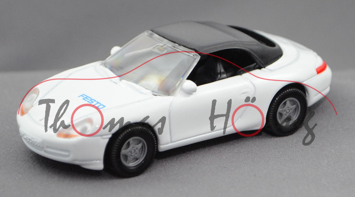 Porsche 911 Carrera Cabriolet (Typ 996, Modell 1997-2001), weiß, Druck FESTO auf der Haube vorne, B9