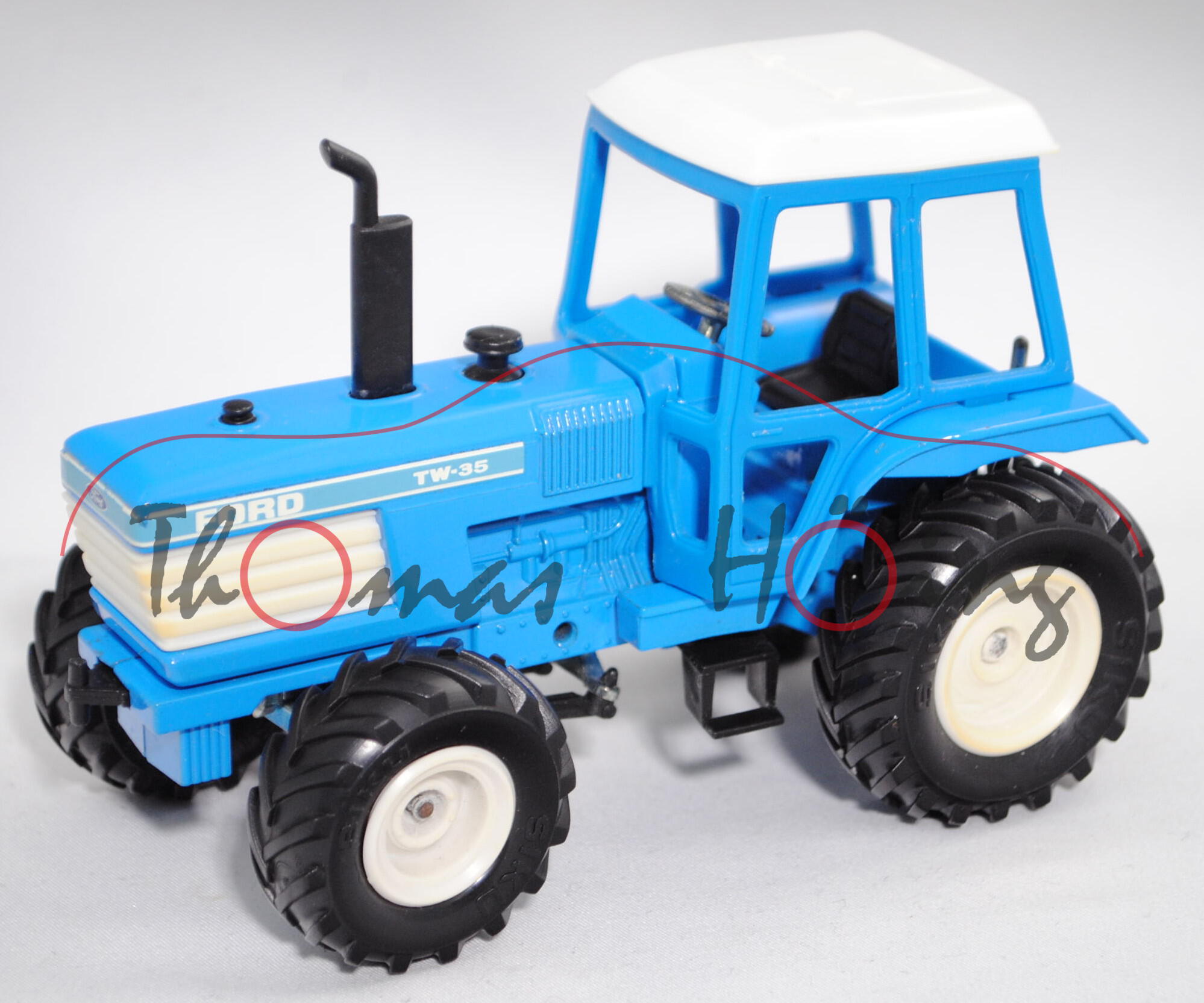 00000 Ford TW-35 Traktor (Mod. 1983-1986), weiß/blau, Heckkupplung mit Kunststoffaufsatz, 1:32, L11a