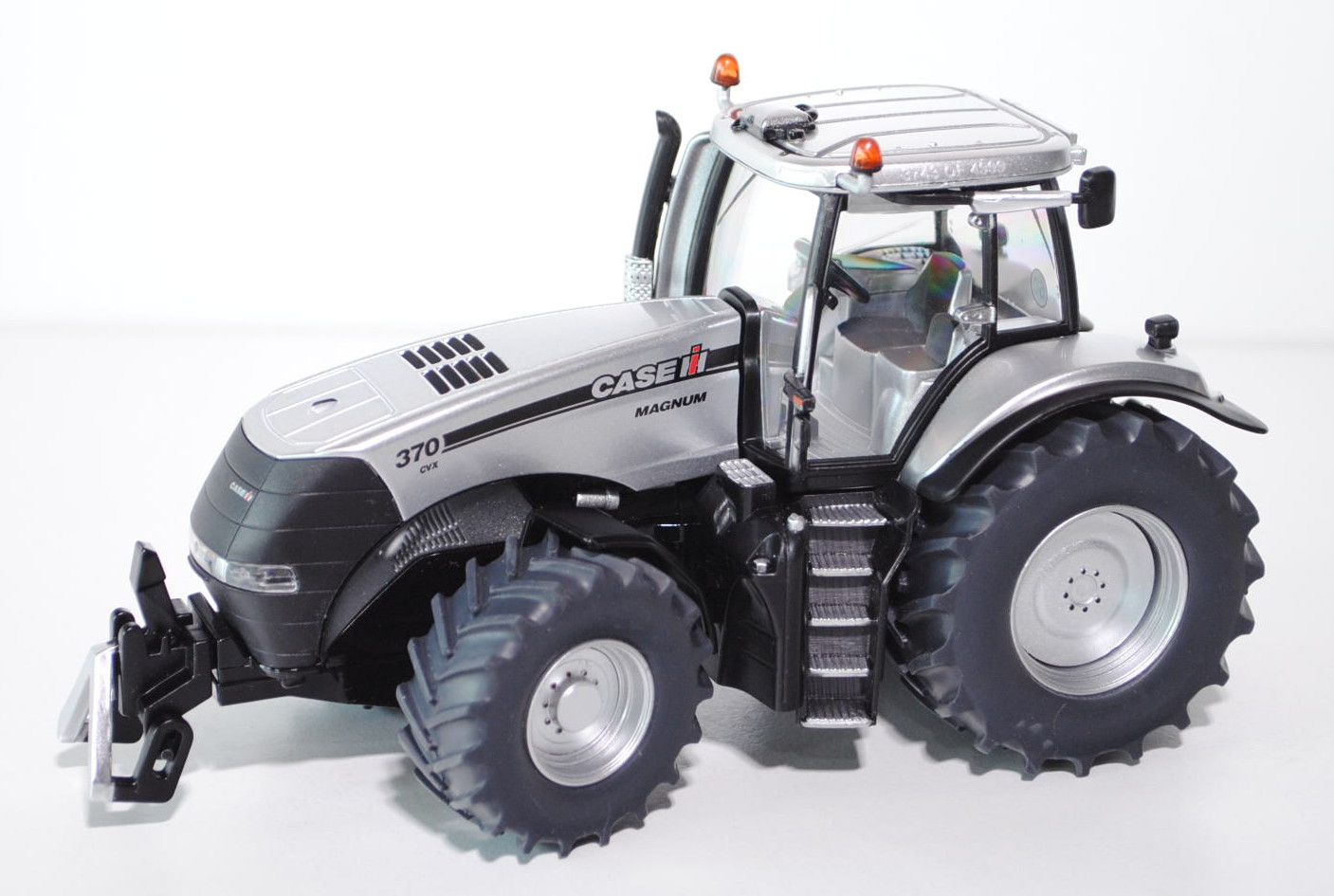 Case IH Magnum 370 CVX, silbermetallic/schwarz, SIKU EDITION 2014, alle Modelle sind einzeln durchnu