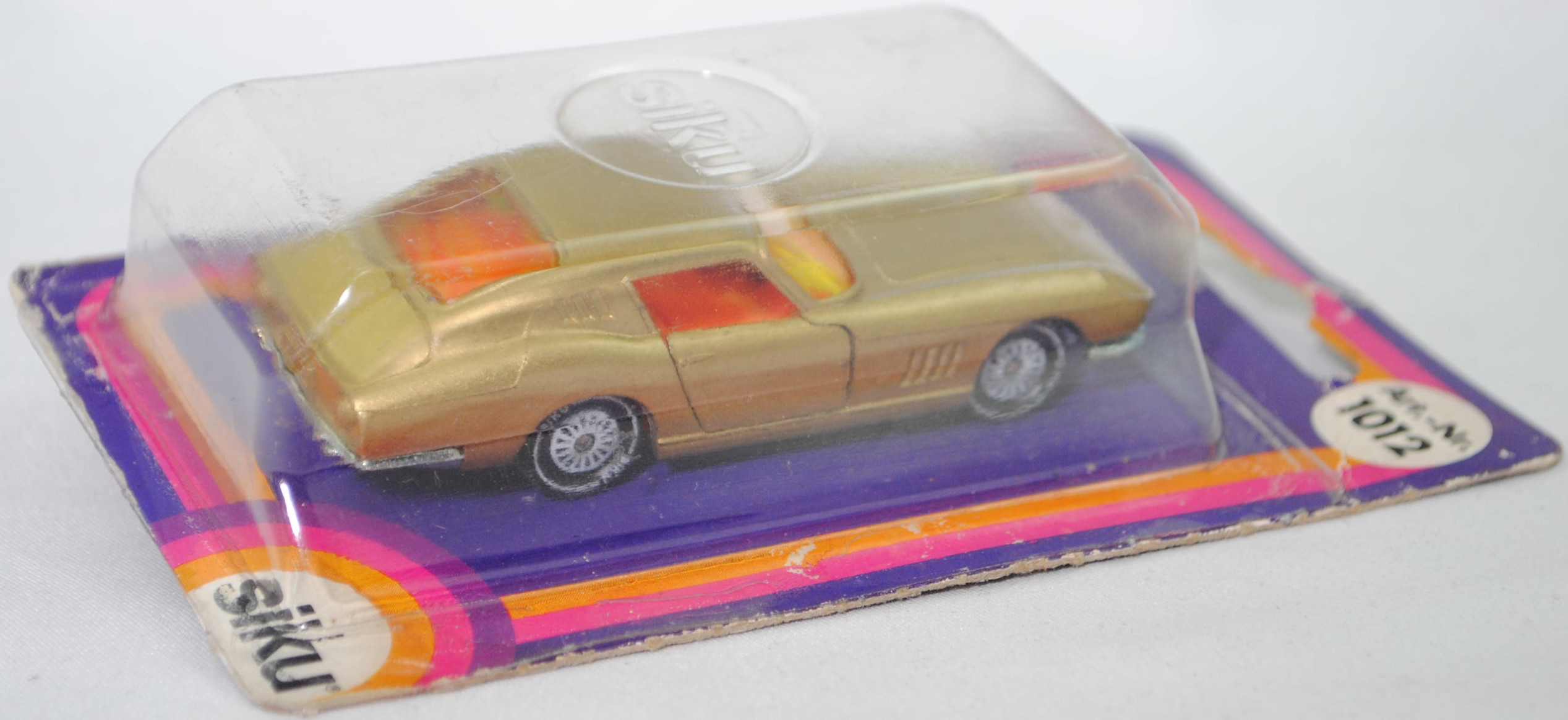 00005 Ferrari Berlinetta 275 GTB (Tipo 563, 2. Serie, Long Nose / Lange Nase, Modell 1965-1966), goldmetallic, Frontscheinwerfer integriert, Bpr. 1012, W-Germ, R11, SIKU SUPER, 1:56, P17 (s/w)