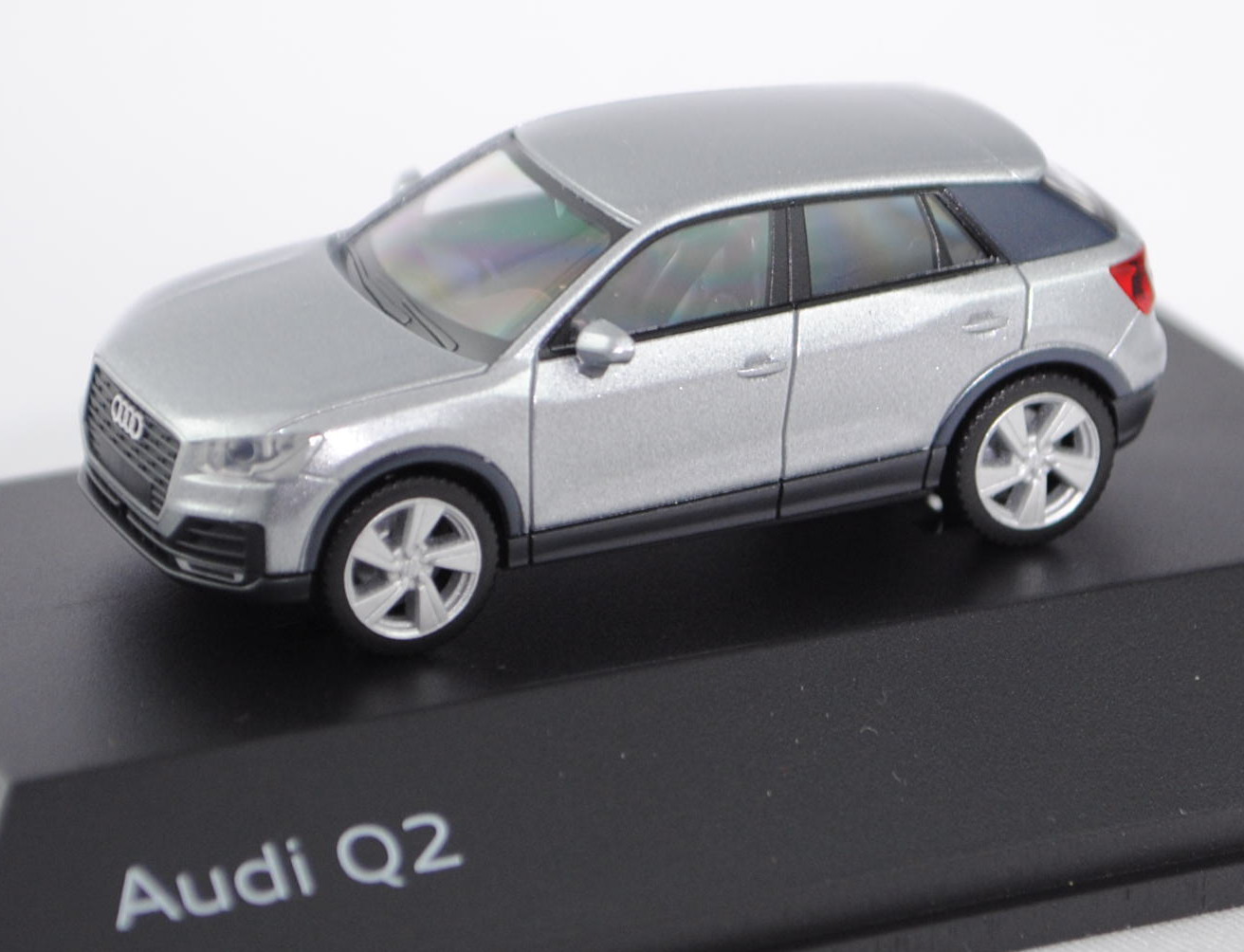 Audi Q2 (Modell 2016-), florettsilber, Herpa, 1:87, Werbeschachtel