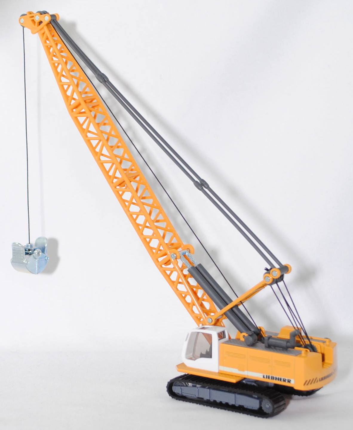 00002 LIEBHERR Hydro-Seilbagger HS 835 HD Litronic® mit Greifer-Ausrüstung (Modell 2006-2014), weiß/gelb/grau, weißgrünem Streifen auf den Seiten, SIKU SUPER 1:87, L17mpK