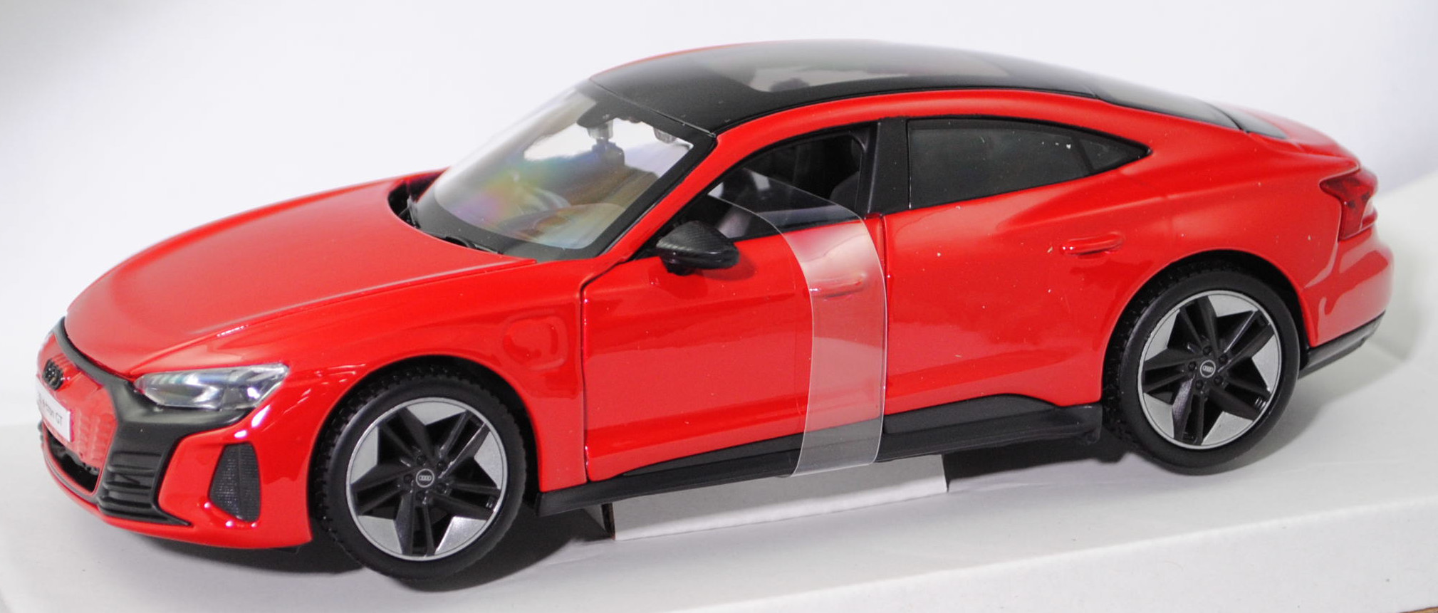 Audi RS e-tron GT quattro (Baureihe e-tron, Typ FW, Mod. 2021-), tangorot metallic, Maisto, 1:25, mb