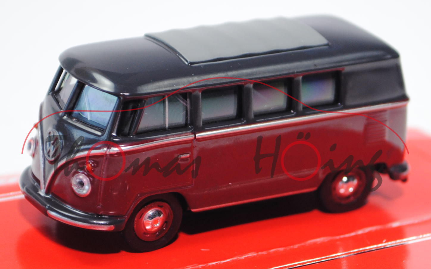 VW Transporter Kombi (Typ 2 T1, Modell 1962-1963) mit Faltdach, schwarzgrau/weinrot, Schuco, 1:64, m