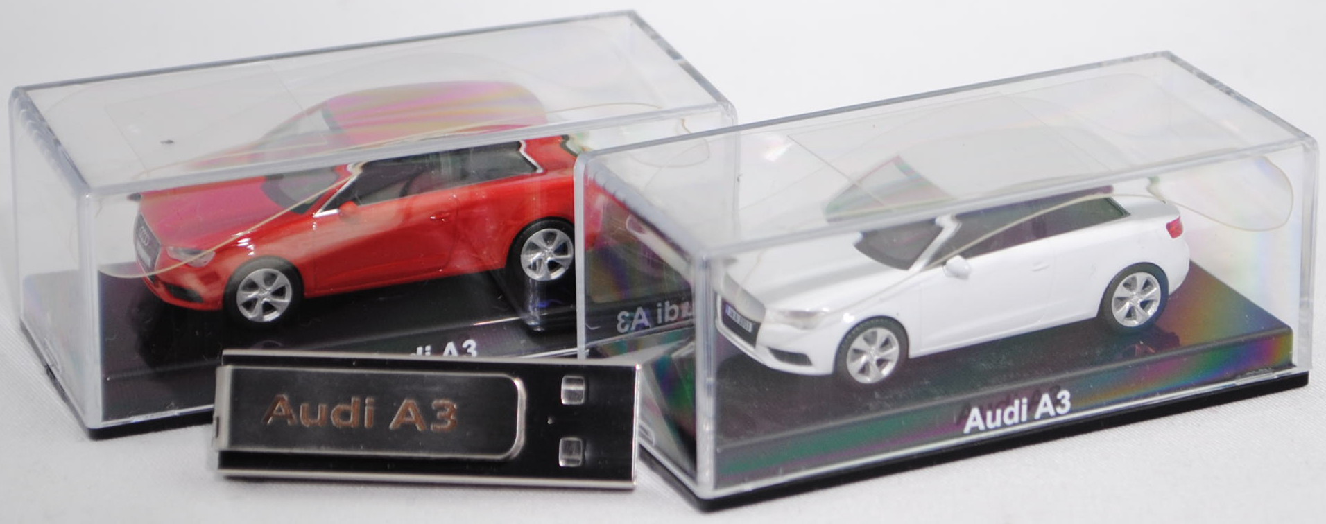 Audi A3 2-türig (Typ 8V, Modell 2012-), brillantrot und gletscherweiß metallic, Herpa, 1:87, Presseb