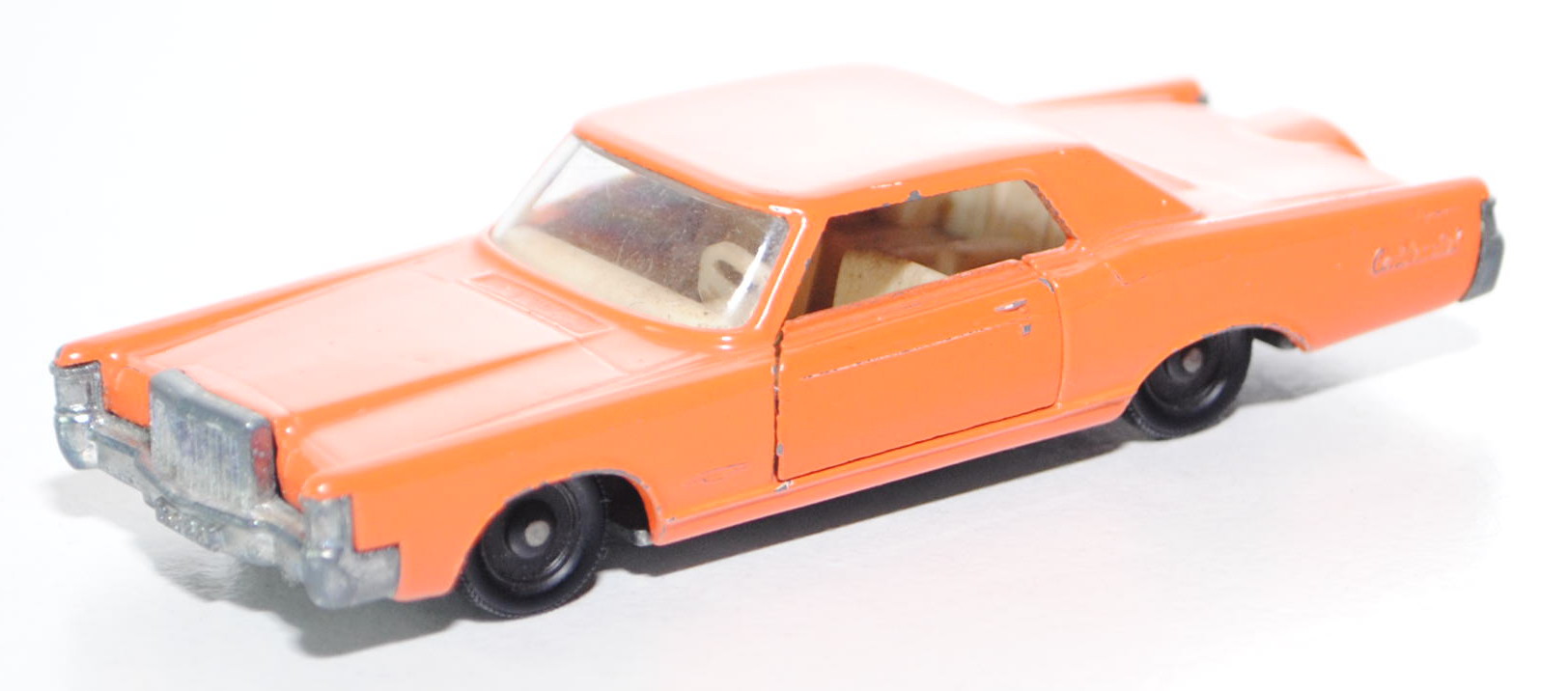 Ford Continental Mark III, verkehrsorange, innen weiß, Lenkrad weiß, R2, kleine Lackschäden