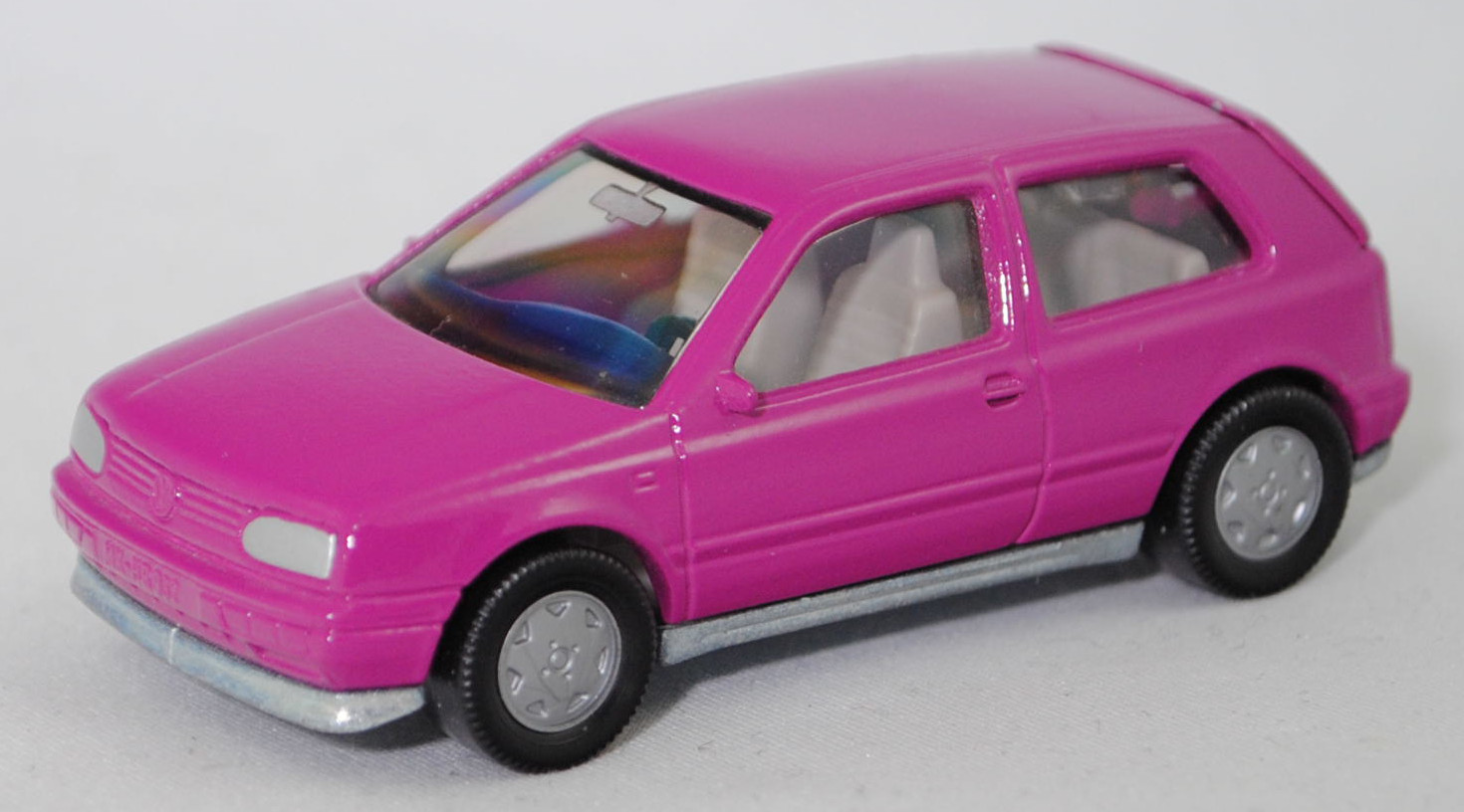 00000 VW Golf III 1.8 GL (Typ 1H, Vorfacelift, Modell 1991-1994), verkehrspurpur, innen grau, Lenkrad schwarz, Chassis chrom, Germ, Bpr. ohne Artikelnummer, SIKU SUPER, 1:56, m