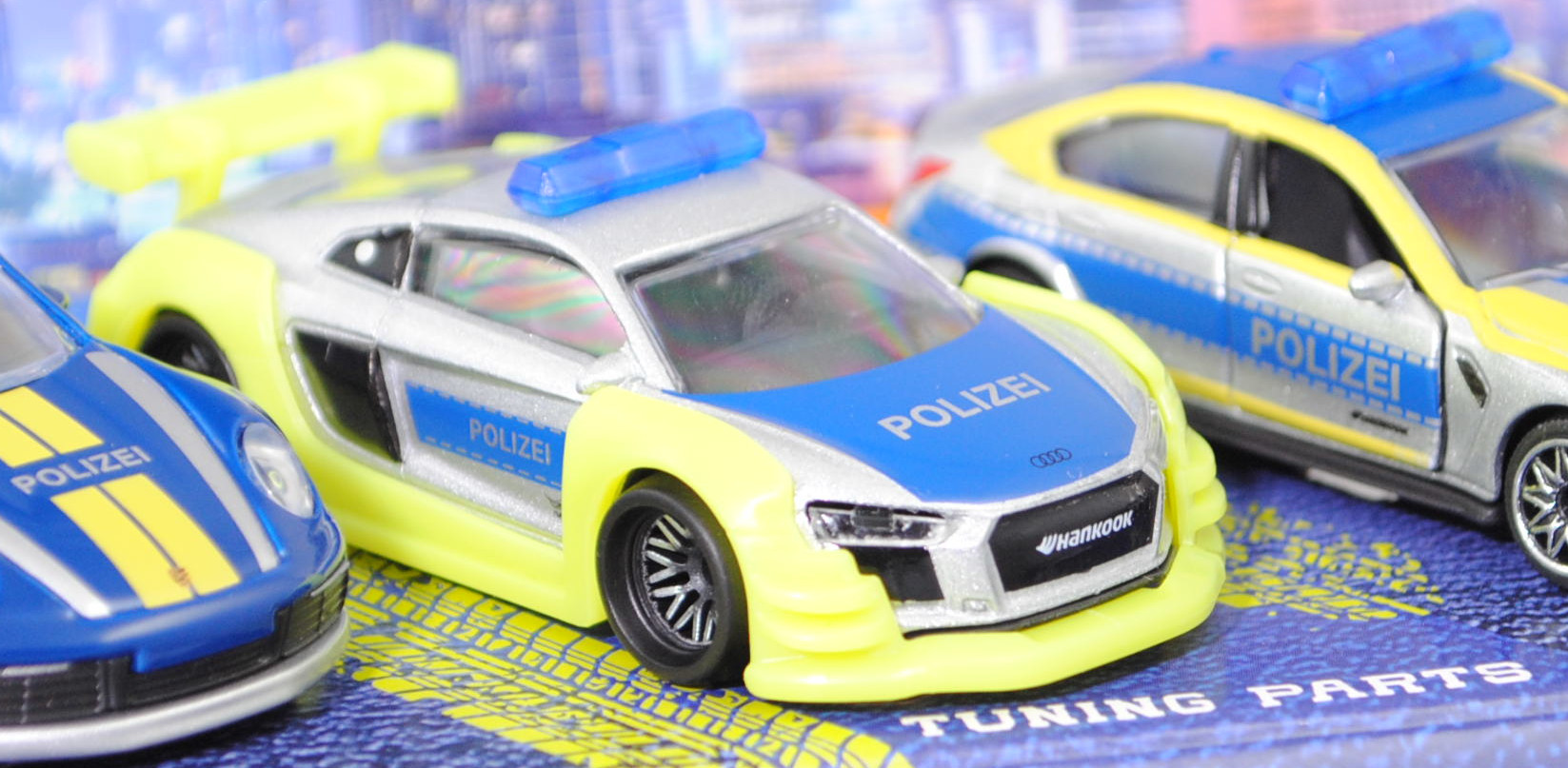 Giftpack POLIZEI Tune it Safe: VW ID. Buzz Pro + VW Golf VII GTI + Porsche 911 Carrera S Coupé + Audi R8 Coupé V10 + BMW M3 Limousine, silber, majorette, mb (POLIZEI)