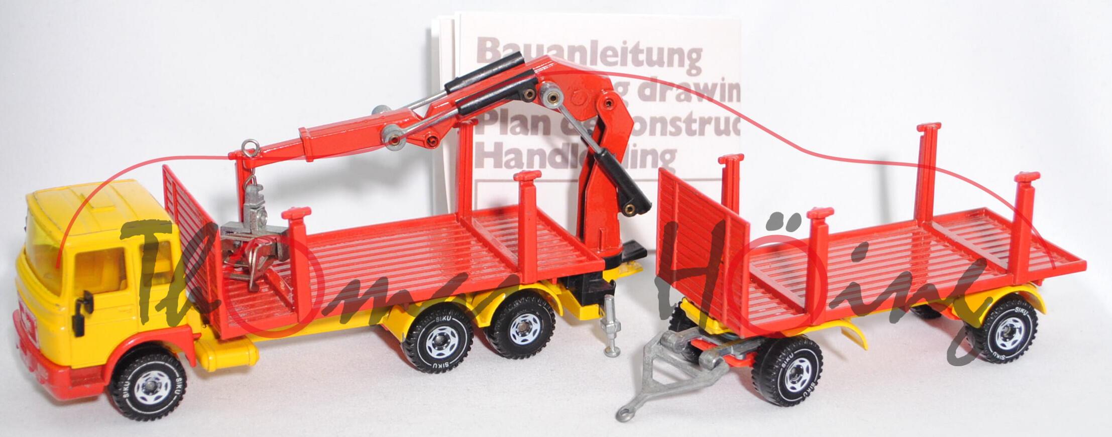 00001 MAN 26.320 (Typ F8, Mod. 1979-1983) Lastzug mit Fußgängerbrücke, gelb/rot, Brücke verklebt, m-