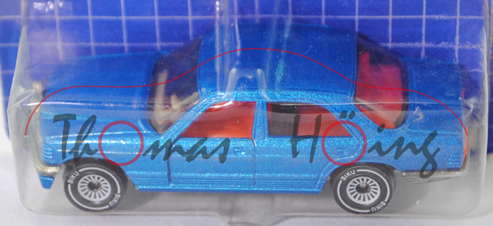 00002 Mercedes-Benz 500 SE (W 126, Modell 1980-1981), verkehrsblaumetallic, Chassis chrom, Loch mittig im Chassis offen, ohne CE-Zeichen, Verglasung rauch, B4, SIKU, 1:62, P22 EUROBUILT