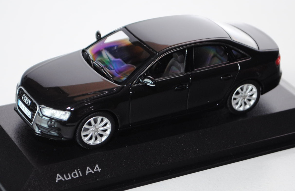 Audi A4 (B8, Typ 8K Facelift, Mod. 2012-2015), phantomschwarz-perleff., Minichamps, 1:43, Werbebox