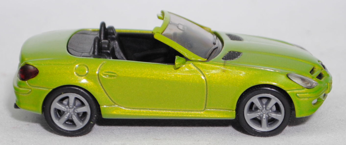 00009 Mercedes-Benz SLK 350 (interne Baureihenbezeichnung R 171, Vor-MoPf, Modell 2004-2008), hell-gelbgrünmetallic, innen schwarz, Bpr. 1002, SIKU SUPER, 1:55, m