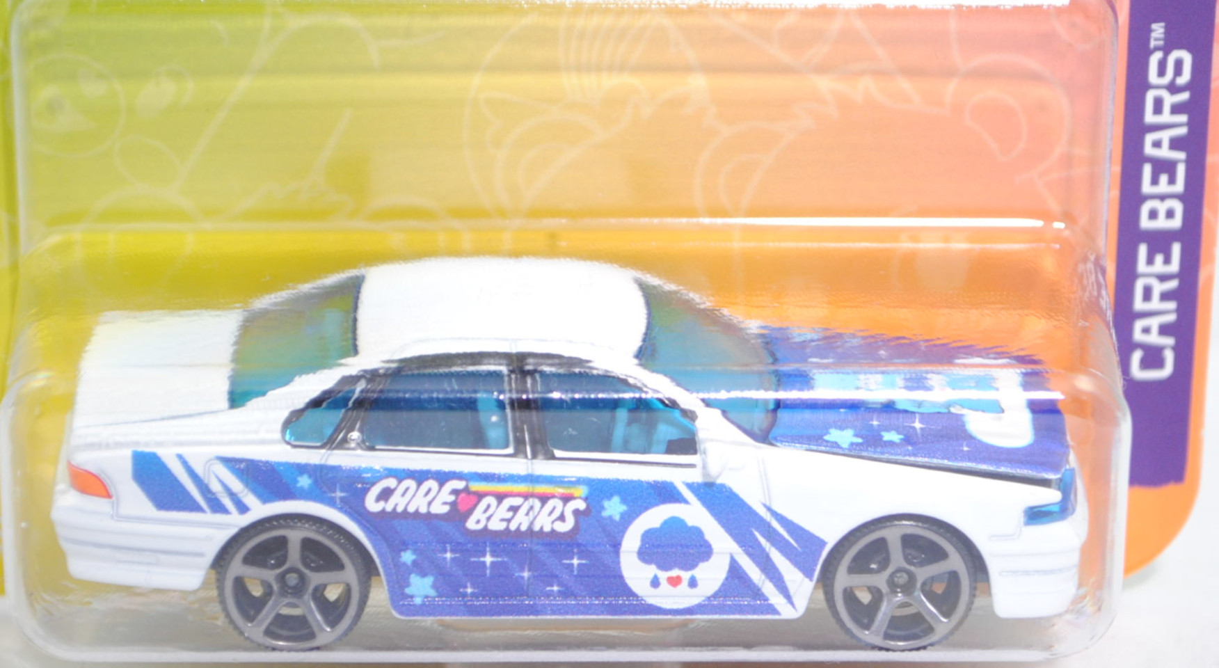 NISSAN Cefiro 2.5 A31 (1. Generation, ECA31, Modell 1988-1994) (Nr. 233A), reinweiß (kristallweiß), CARE BEARS, majorette, 1:58, Blister (CARE BEARS™ PREMIUM CARS)