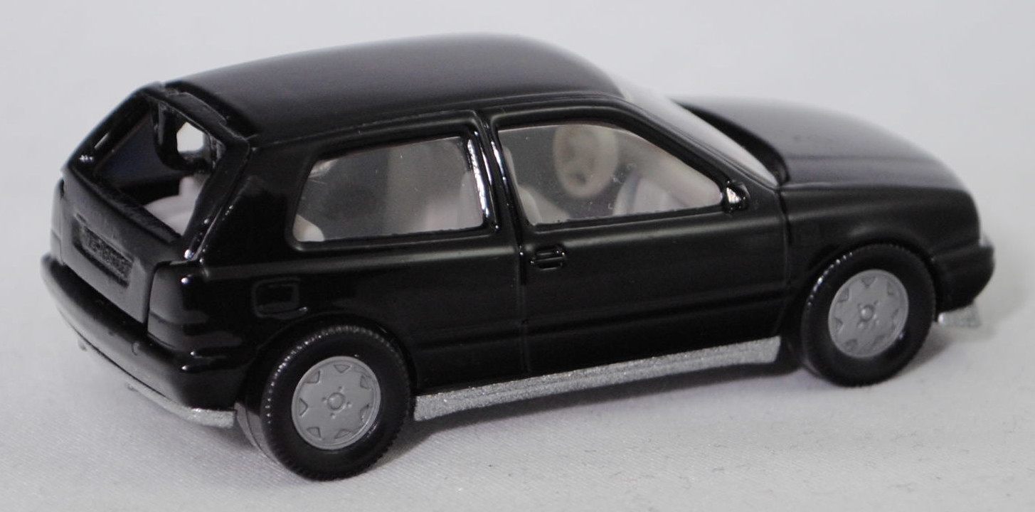 00004 VW Golf III 1.8 GL (Typ 1H, Vorfacelift, Modell 1991-1994), schwarz, innen grau, Lenkrad grau, Chassis silber, Hong, Bpr. 1010 / 0842, SIKU SUPER, 1:56, m- (Riss in Scheibe)