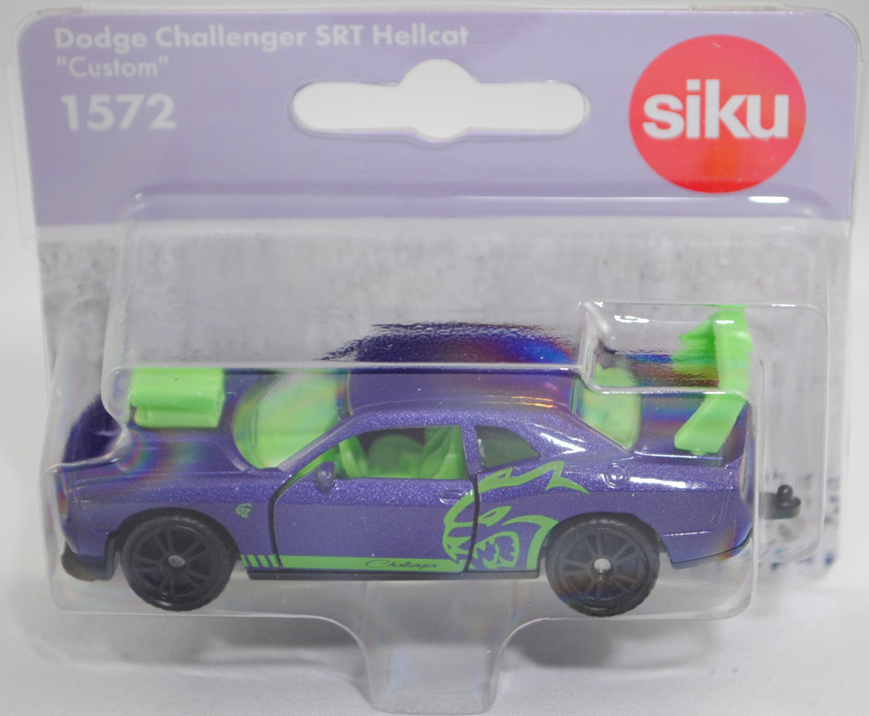 00000 Dodge Challenger SRT Hellcat (3. Generation, Facelift 2014, Modell 2014-2018) Custom, blauviolettmetallic (plum crazy pearlcoat), SIKU SUPER, 1:63, P29f