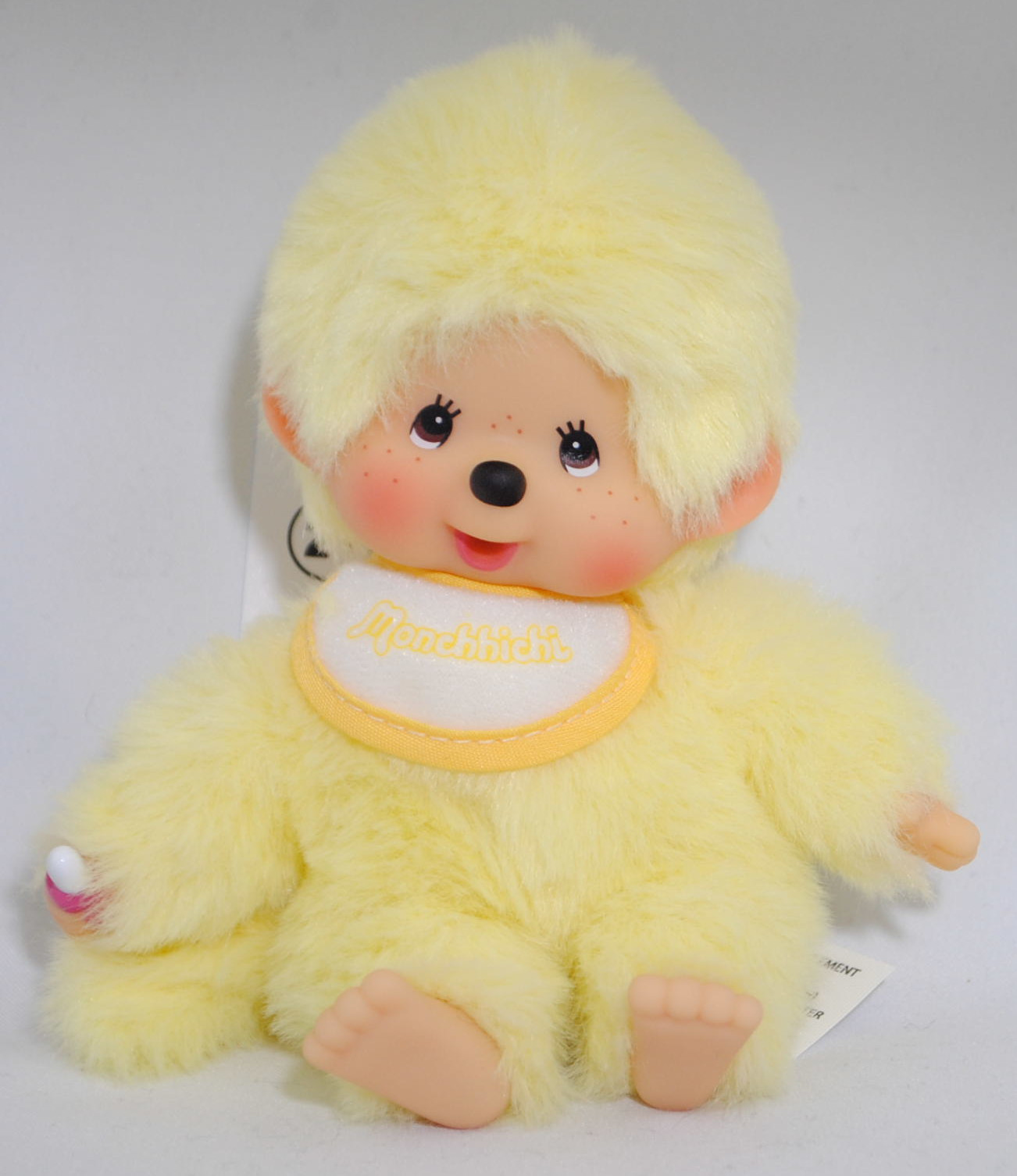 Monchhichi Colors Plush figure with bib (Plüschfigur Monchhichi mit Latz gelb), 15 cm groß, Sekiguchi (EAN 4905610201495)