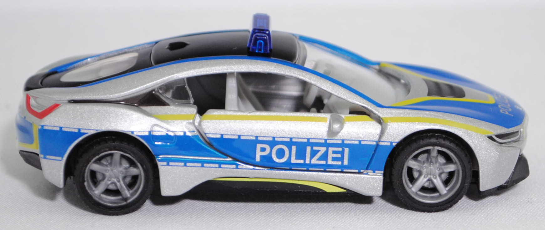00001 BMW i8 Coupé LCI (1. Generation, I12, Facelift 2018, Modell 2018-2020) Polizei, silber, POLIZEI, Streifen in schwefelgelb/hell-signalblau, SIKU SUPER, 1:50, L17mpK