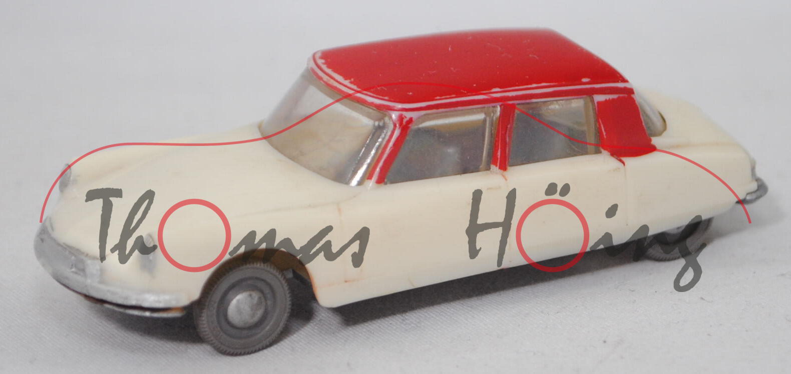 00000 Citroen DS 19 (1. Serie, Mod. 1955-1959), perlweiß, Dach signalrot (abgegriffen), Siku Plastik