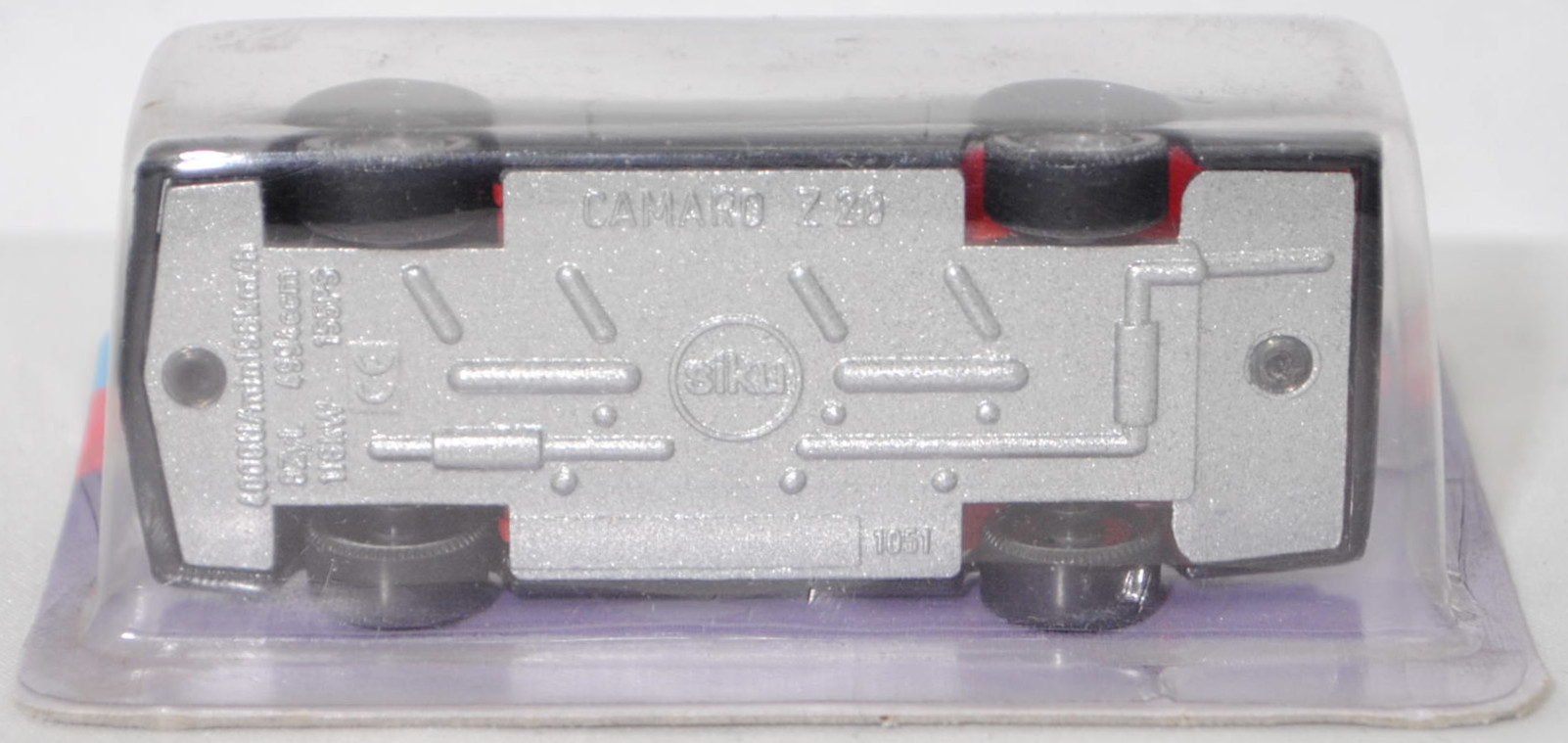 00005 Chevrolet Camaro Berlinetta 5.0L V8 (3. Generation, Vorfacelift, Modell 1982-1984), schwarz, Bpr. CAMARO Z 28, Hong, Chassis silber, mit CE-Zeichen, B6, SIKU SUPER, 1:59, P25