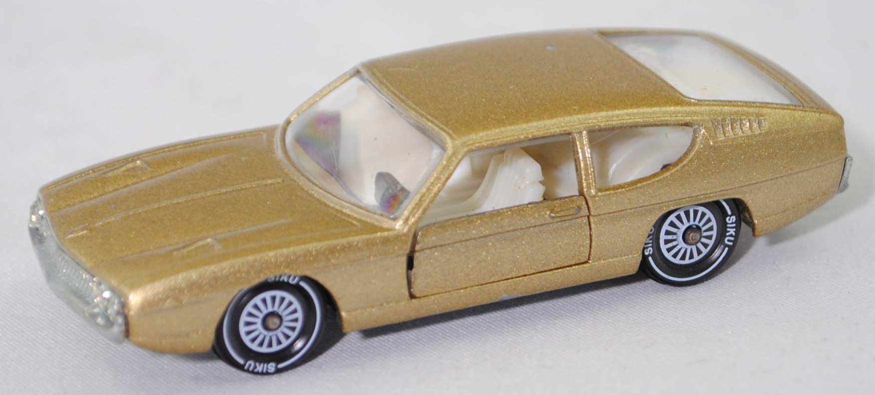 06400 HU Lamborghini Espada 400 GT (Tipo 108 Serie 1, Modell 68-70), gold, SIKU / Metchy, 1:59, m-