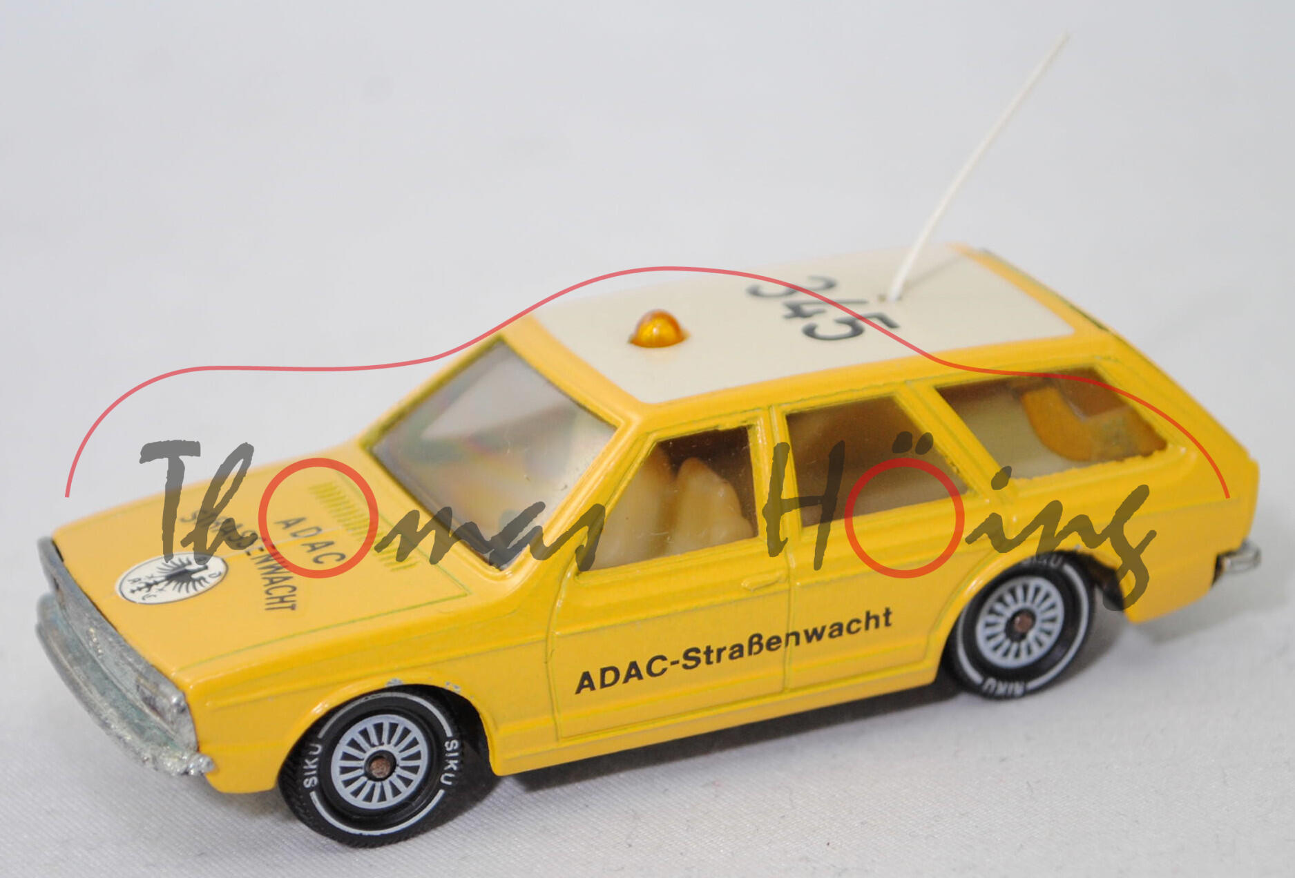 00001 VW Passat Variant LS (B1, Typ 33, Modell 1974-1975) ADAC-Pannenhilfe, kadmiumgelb, ADAC / STRASSENWACHT, R11 gerillt, SIKU, 1:55, m-