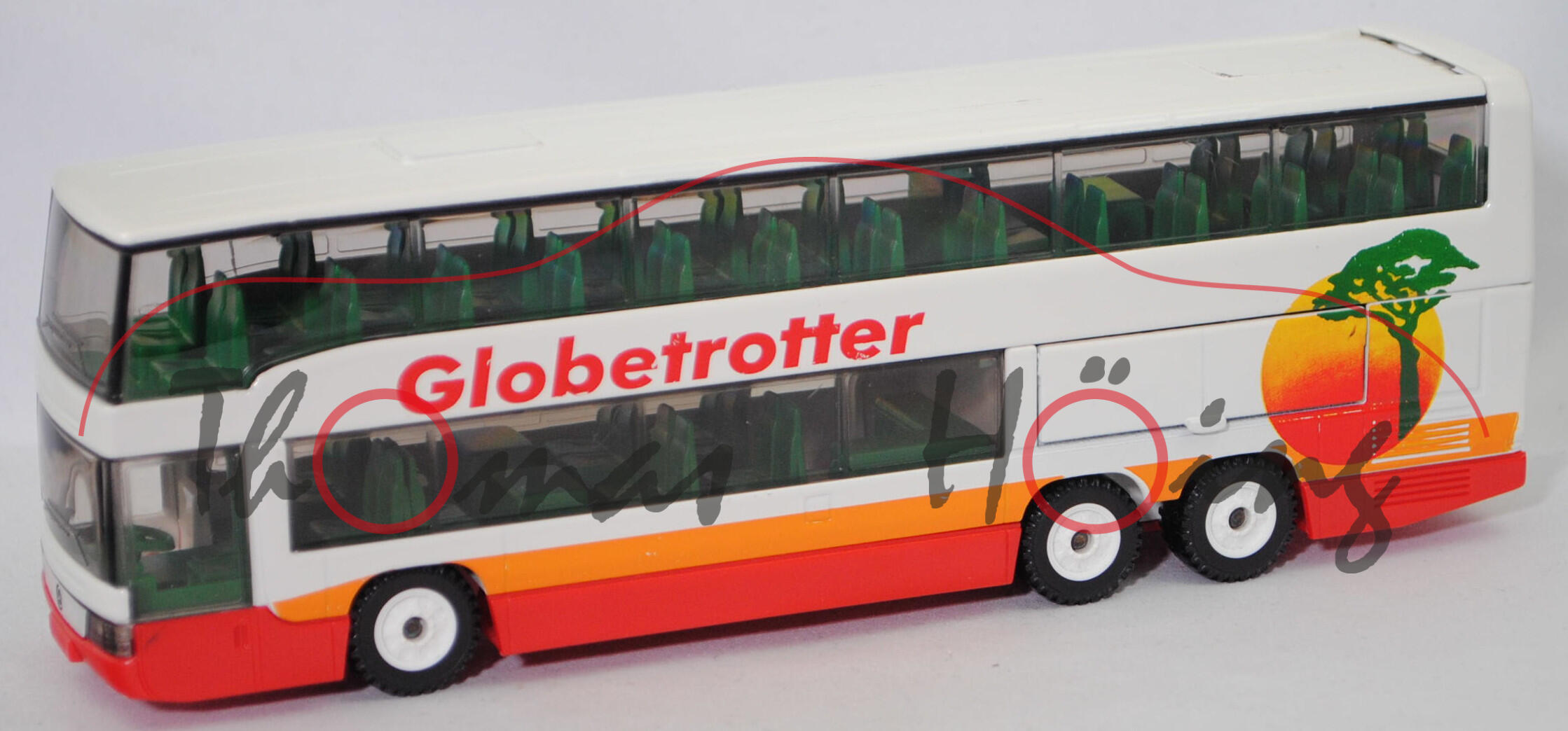 00004 Mercedes-Benz O 404 DD Reisebus, weiß/rot, innen grün, Globetrotter, LKW12, SIKU, 1:55, m-