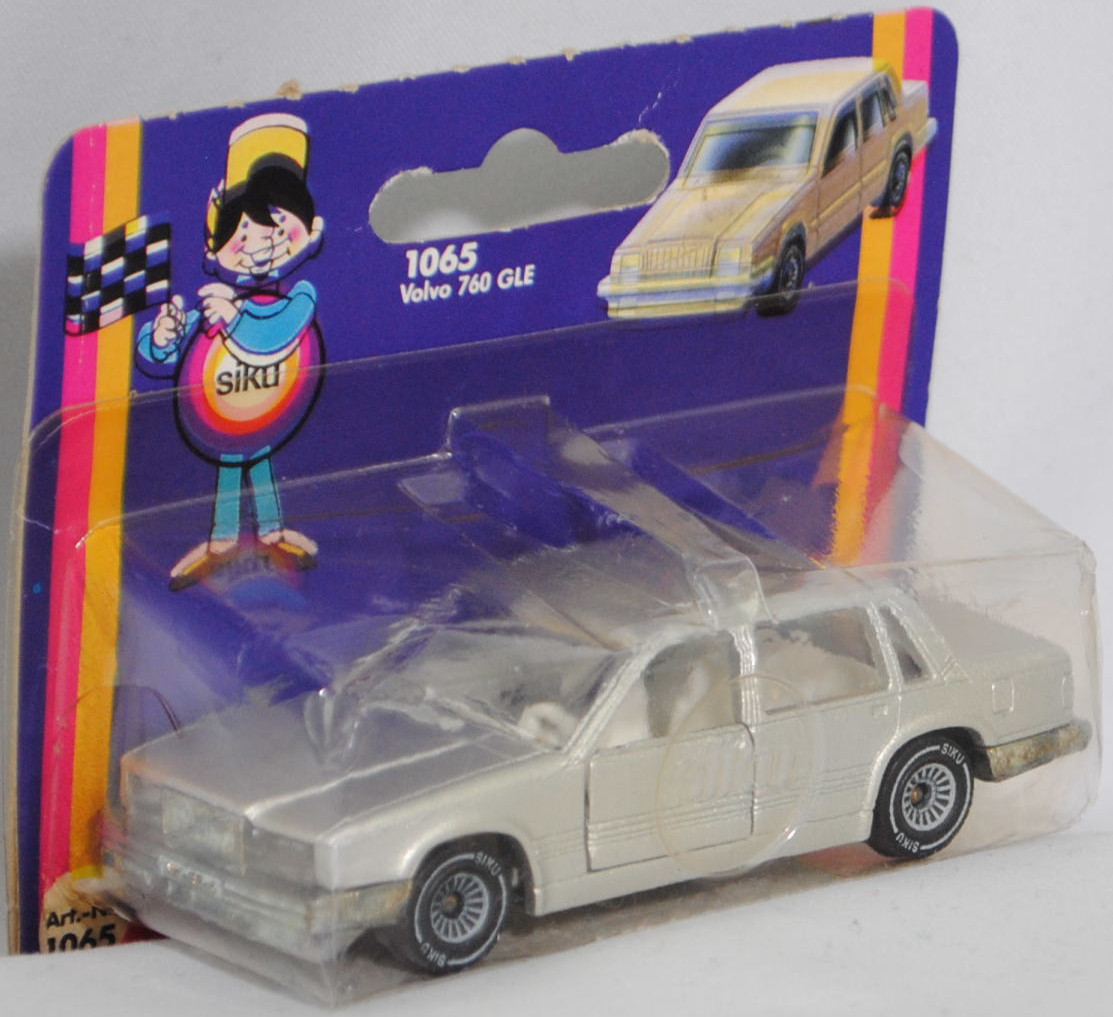 00000 Volvo 760 GLE (1. Generation, interne Baureihenbezeichnung 764, Vorfacelift, Modell 1982-1986), silbergraumetallic, ohne Kopfstützen hinten, SIKU SUPER, 1:55, P18