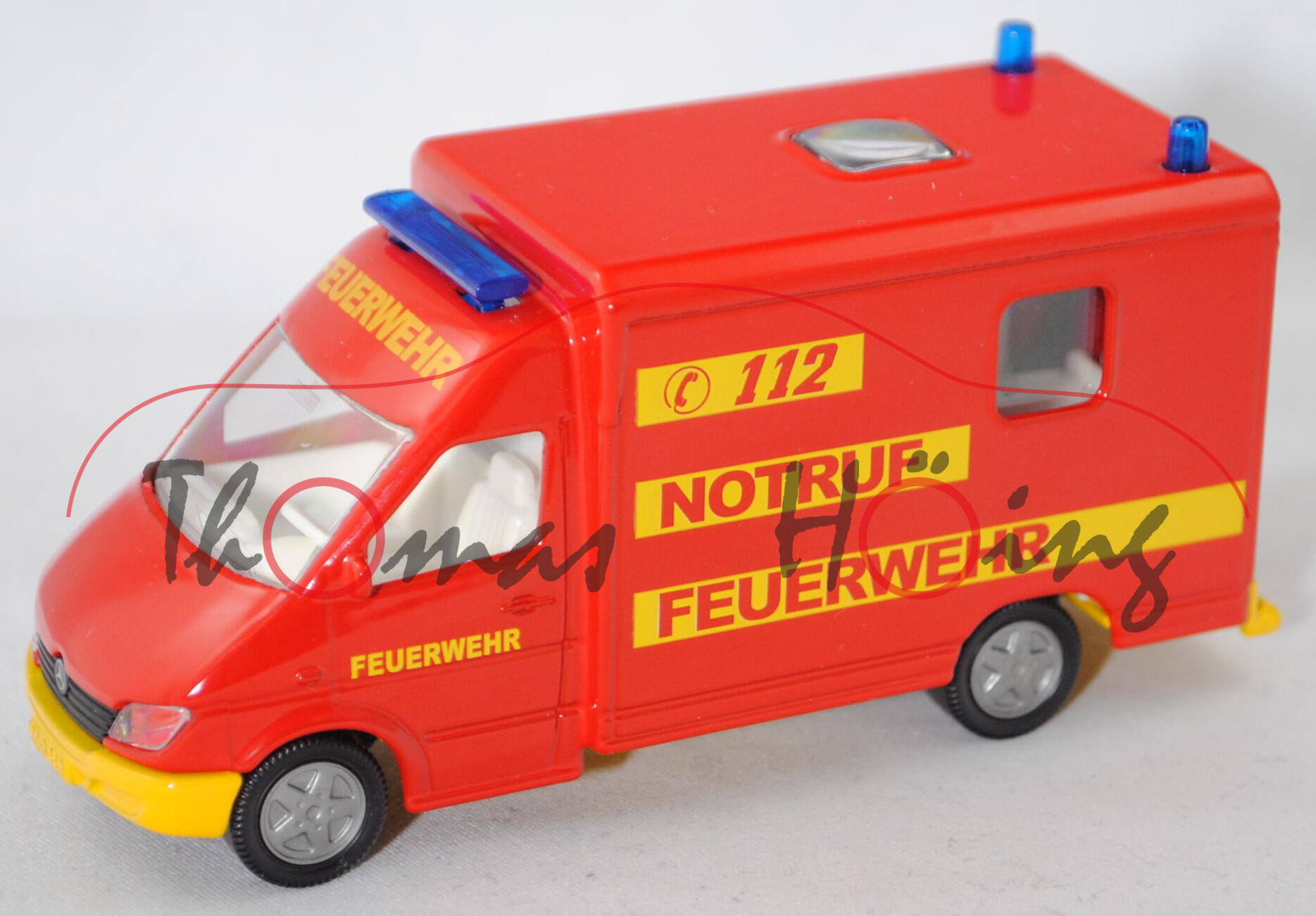 00001 RTW Mercedes-Benz Sprinter I (Modell 2000-2002), rot, innen weiß, FEUERWEHR, SIKU, 1:55, L15