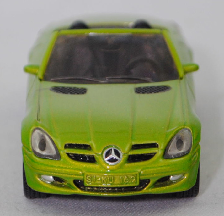 00009 Mercedes-Benz SLK 350 (interne Baureihenbezeichnung R 171, Vor-MoPf, Modell 2004-2008), hell-gelbgrünmetallic, innen schwarz, Bpr. 1002, SIKU SUPER, 1:55, m