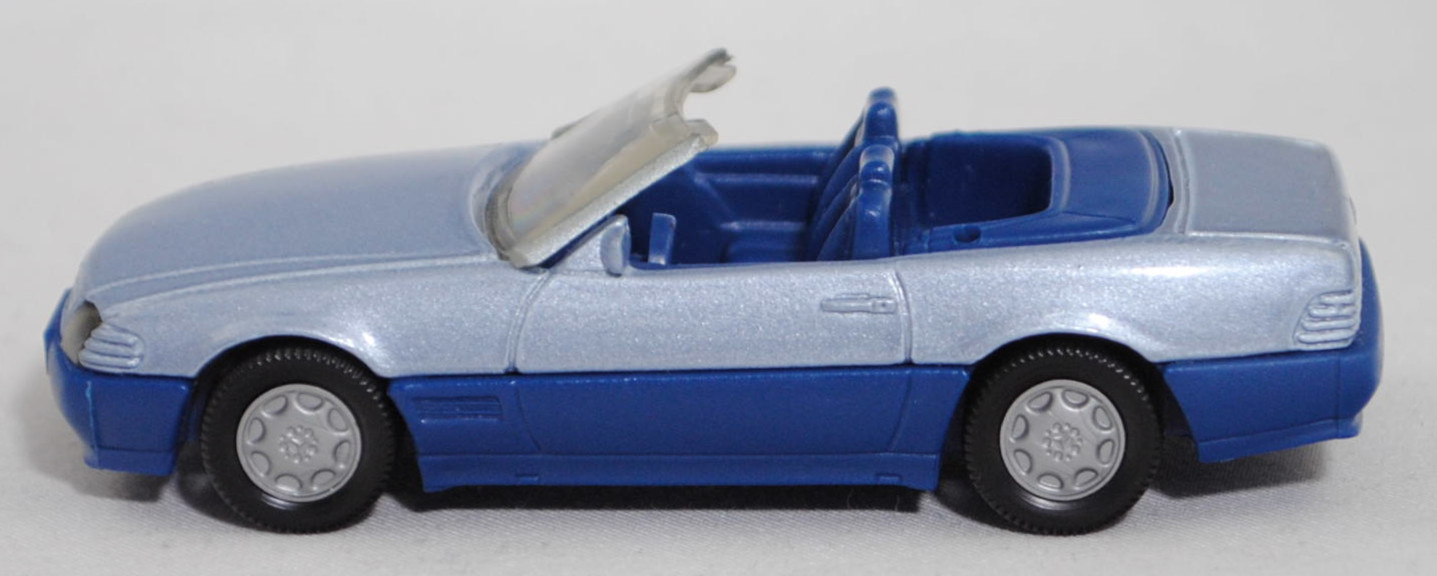 00005 Mercedes-Benz 500 SL ohne Verdeck (Hardtop) (R 129, Modell 1989-1992), silberblaumetallic/saphirblau, Scheibe seitlich lackiert, Heckklappe mit Stern, Hong, B7, SIKU, 1:55, m (Verdeck weg)