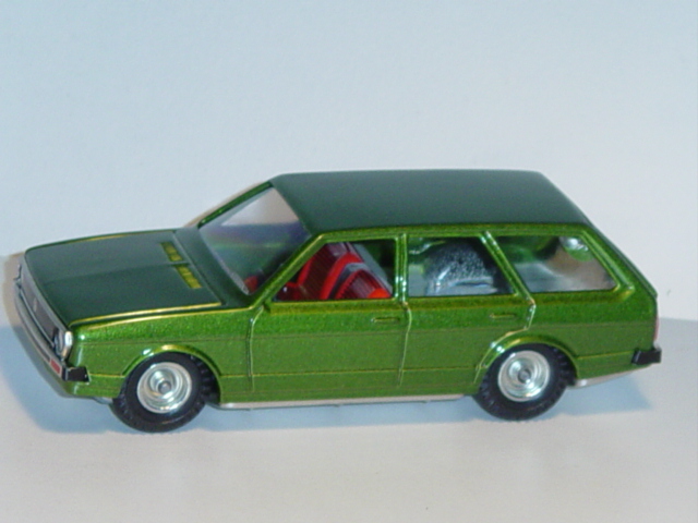 VW Passat Variant (B1, Typ 33, Facelift 1975, Mod. 75-77), viperngrün metallic, Kellermann, 1:35, mb