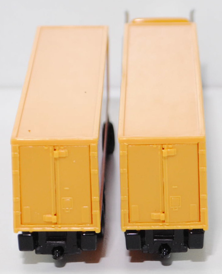 00005 FREIGHTLINER® CORONADO® CC132 6x4 (Modell 2001-2010) DHL Road Train, gelb, Deutsche Post DHL / Group, Druck FREIGHTLINER auf dem Kühlergrill, SIKU SUPER 1:87, L17mpK