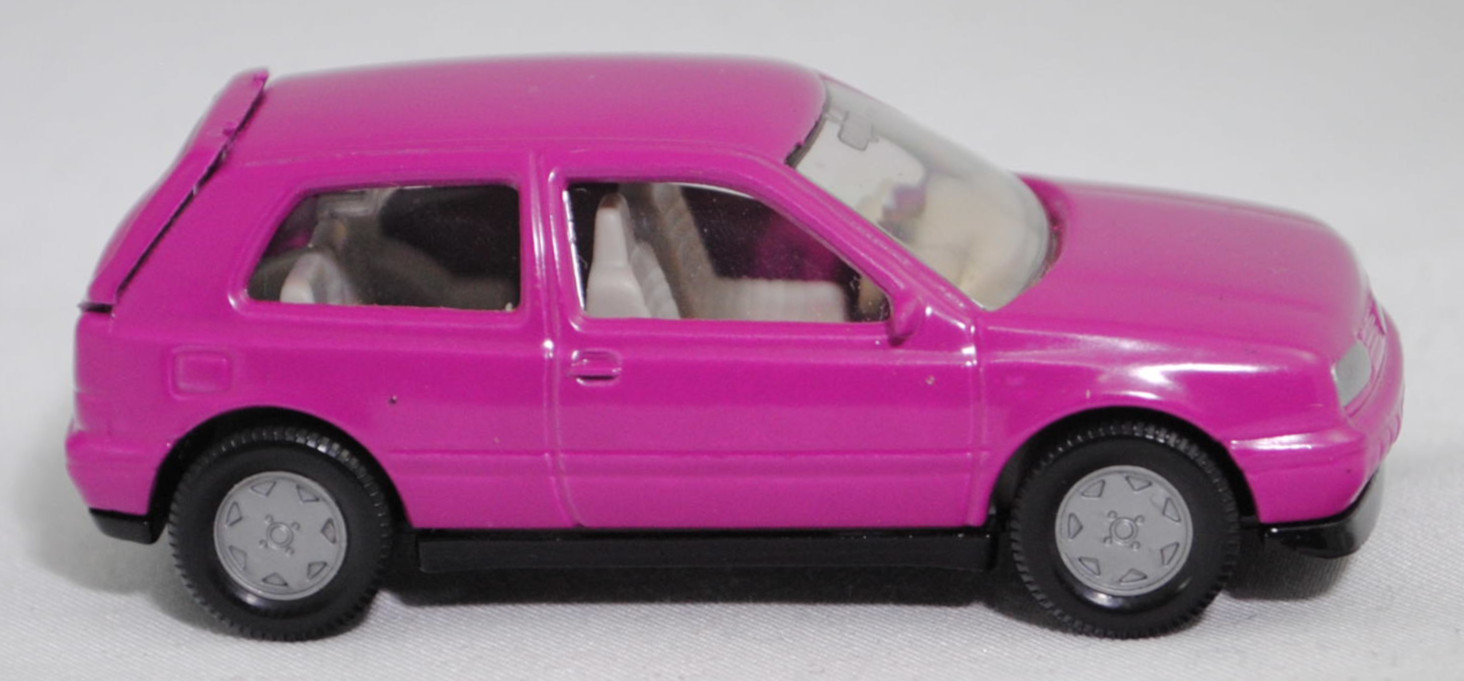 00002 VW Golf III 1.8 GL (Typ 1H, Vorfacelift, Modell 1991-1994), dunkel-verkehrspurpur, innen seidengrau, Lenkrad seidengrau, Chassis schwarz, Hong, Bpr. 1010, SIKU SUPER, 1:56, m-