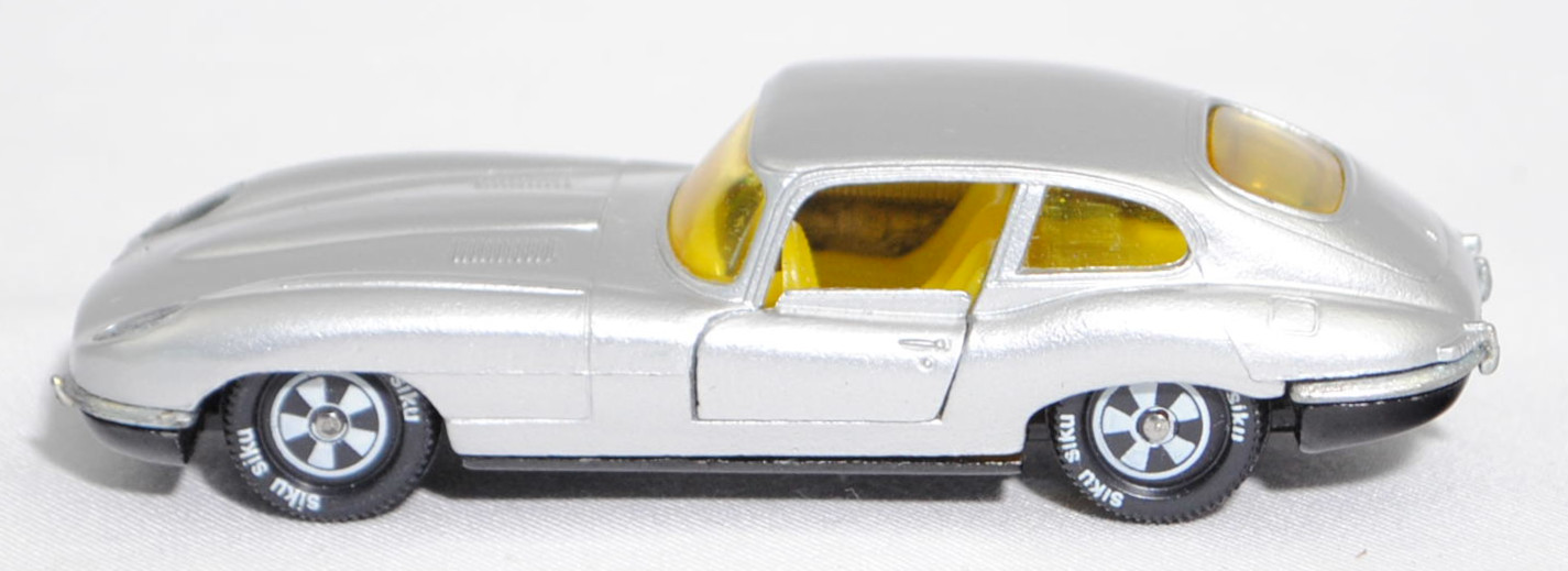 00004 Jaguar E-Type 2+2 SI Coupé 4.2 Liter (Serie 1, Typ 2+2-Sitzer Coupé, Modell 1966-1967), silber, innen gelb, Germ, Verglasung gelb, R10 weiß, SIKU SUPER, 1:61, P12h mit ®